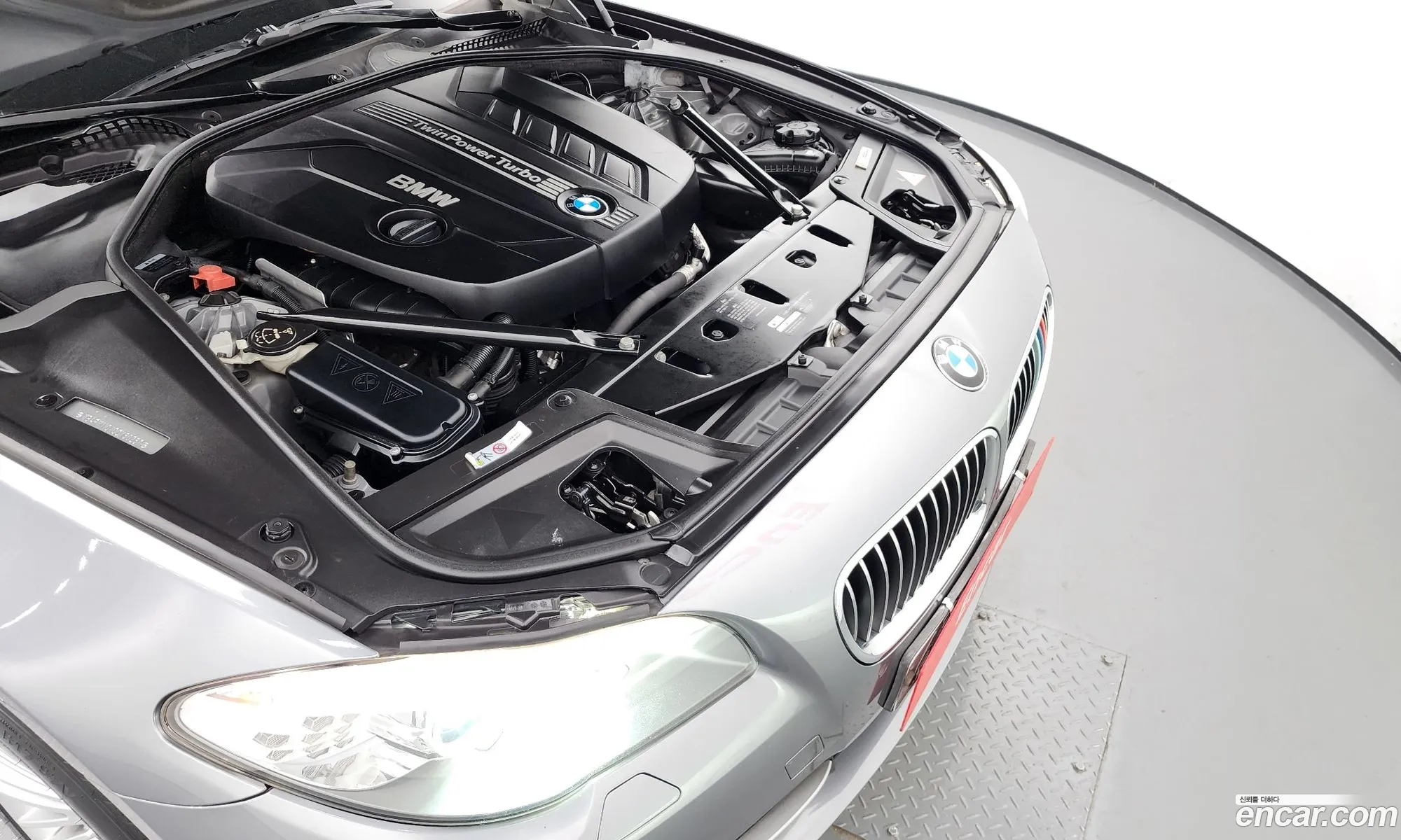 BMW 5 Series F10 520D - фотография 13755095
