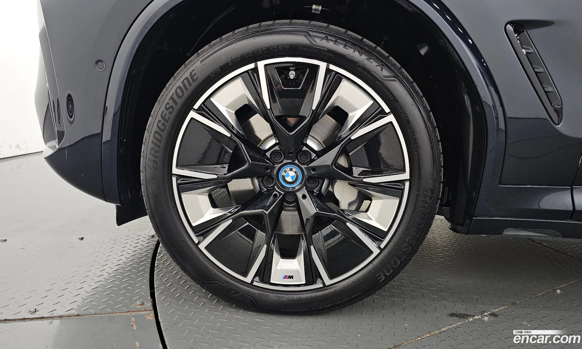 BMW Ix3 M Sport - фотография 13614131