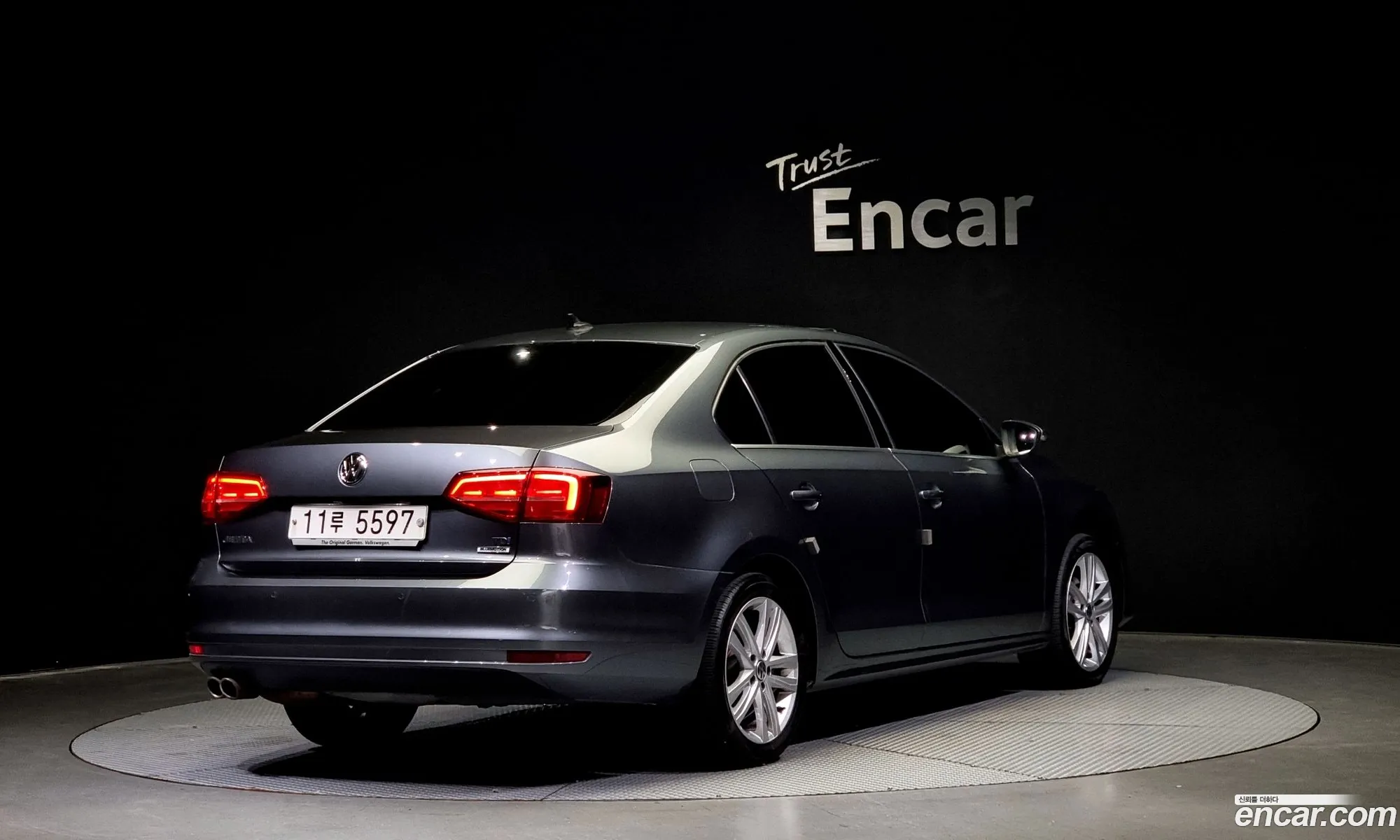 Volkswagen New Jetta 20 Tdi Bluemotion Premium 6Th Generation - фотография 12293571