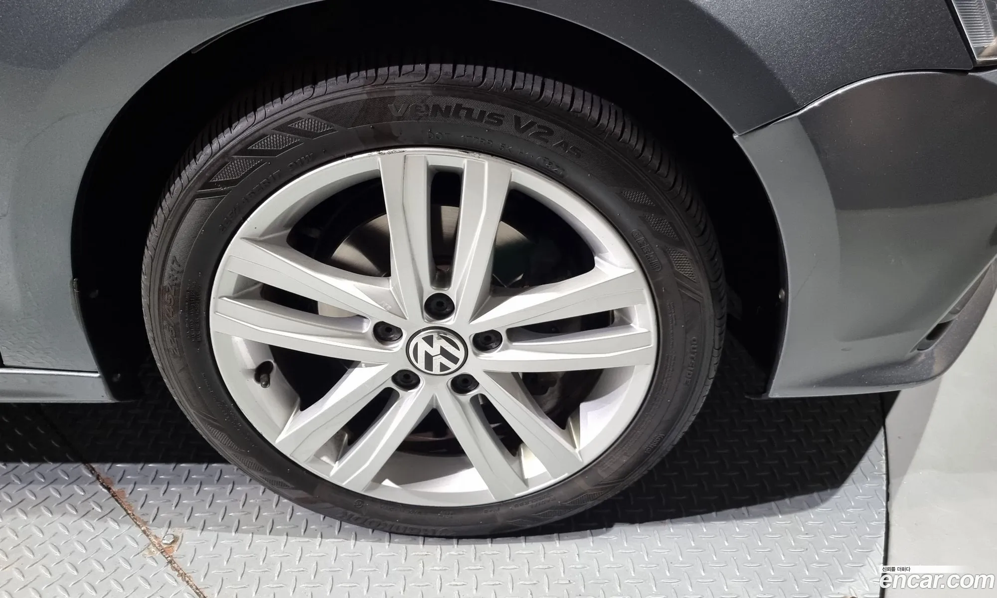 Volkswagen New Jetta 20 Tdi Bluemotion Premium 6Th Generation - фотография 12293574