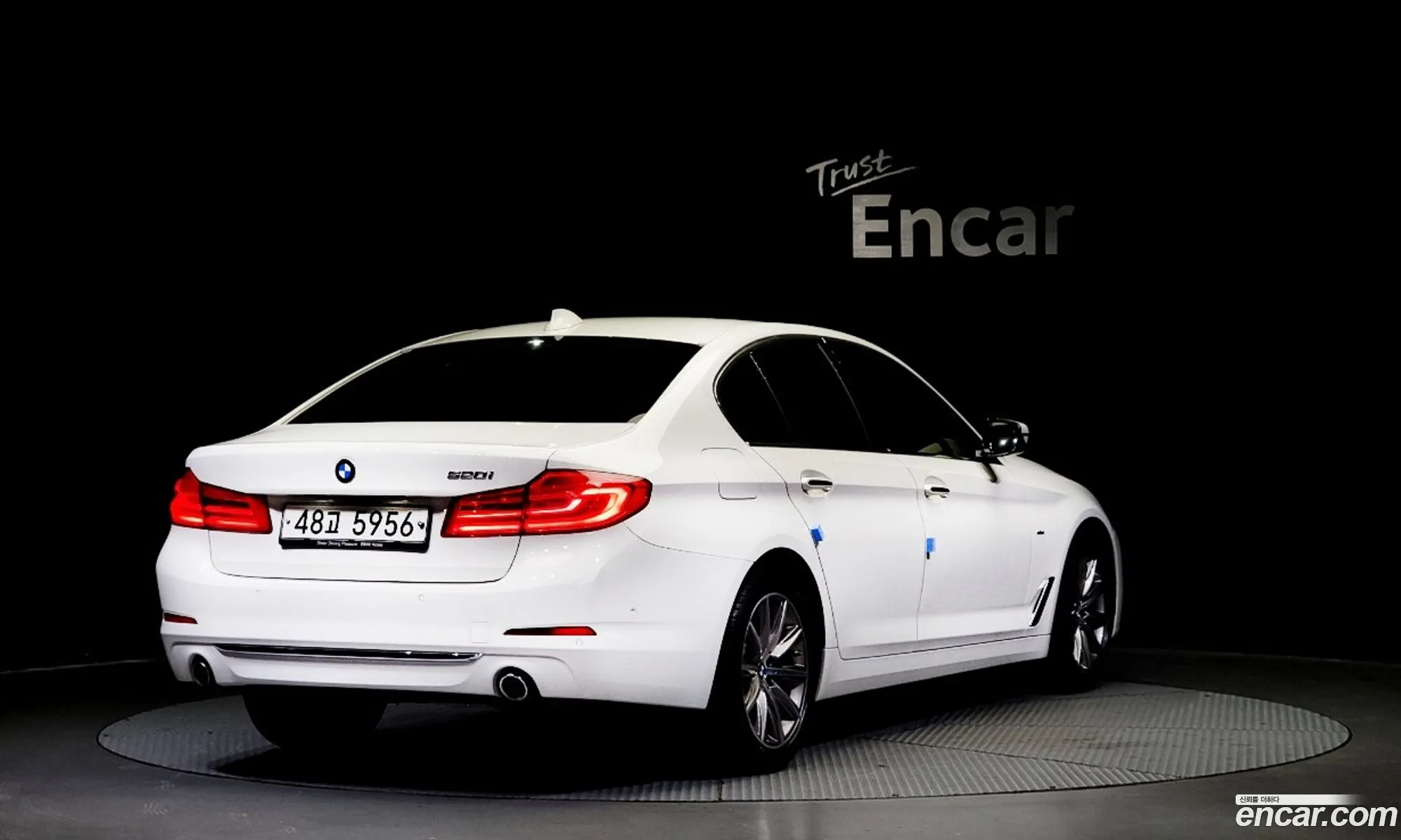 BMW 5 Series G30 520I Luxury - фотография 13982072