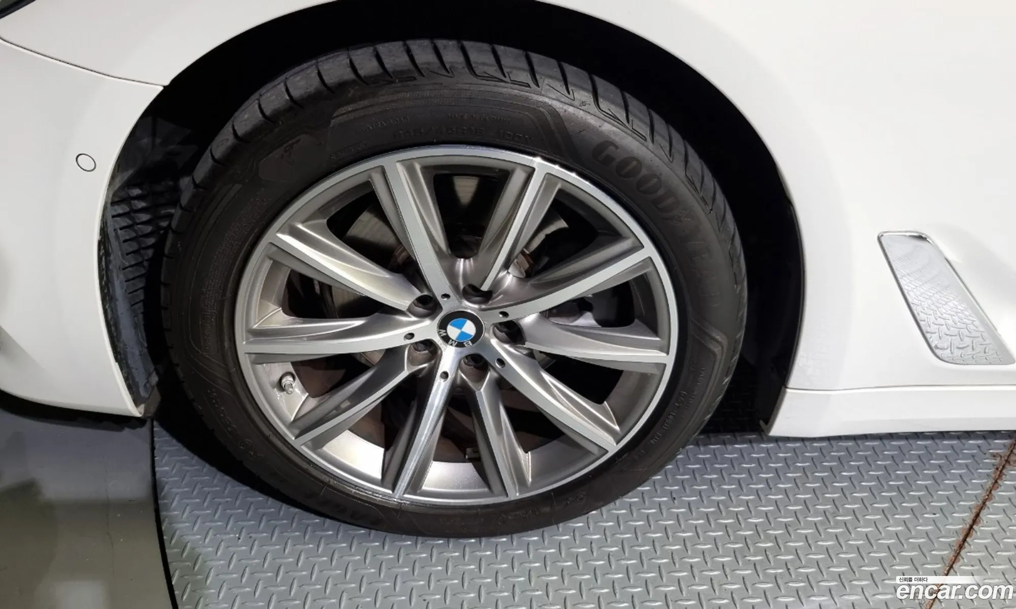 BMW 5 Series G30 520I Luxury - фотография 13982075