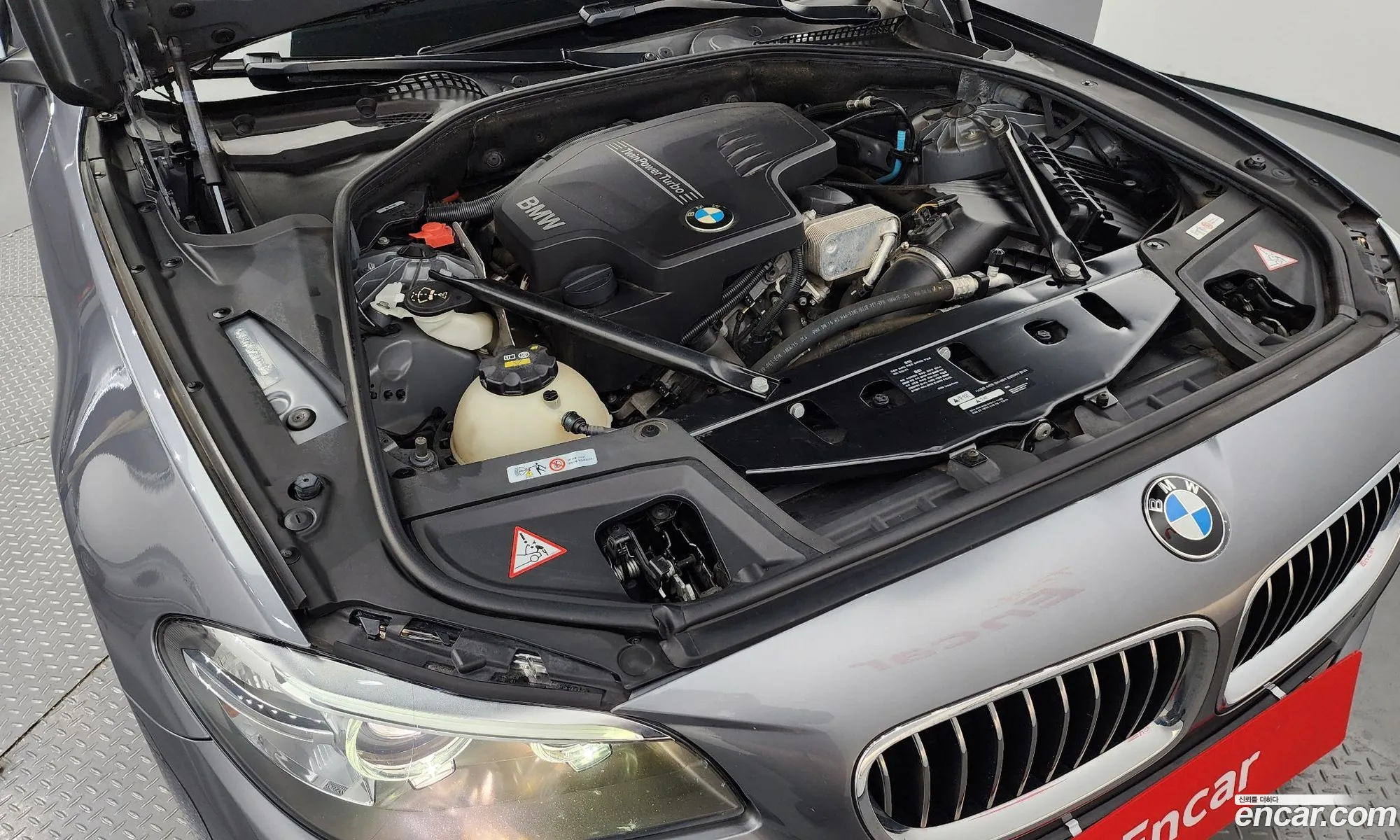 BMW 5 Series F10 528I xDrive - фотография 13503444