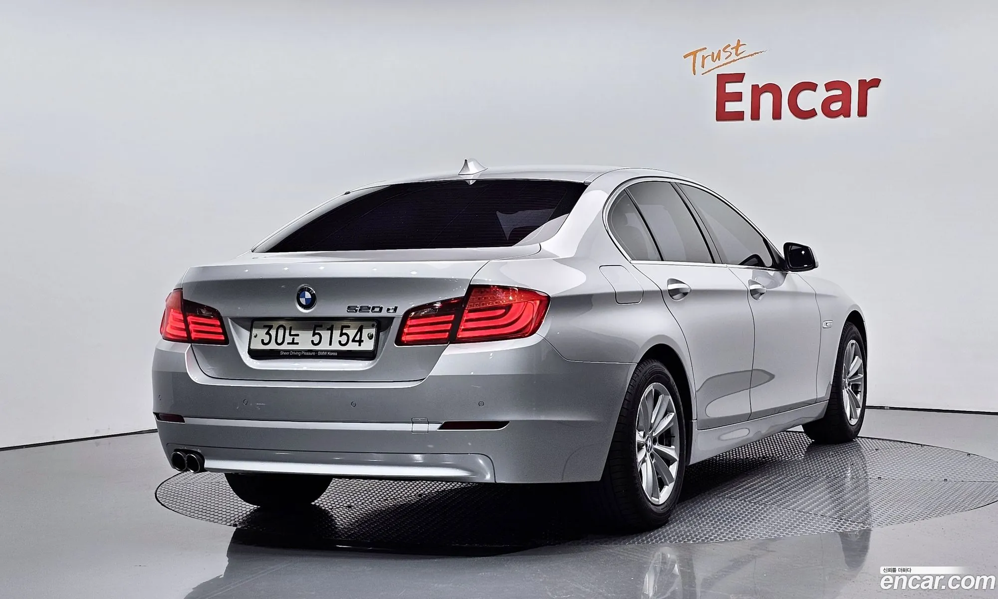 BMW 5 Series F10 520D - фотография 13532531