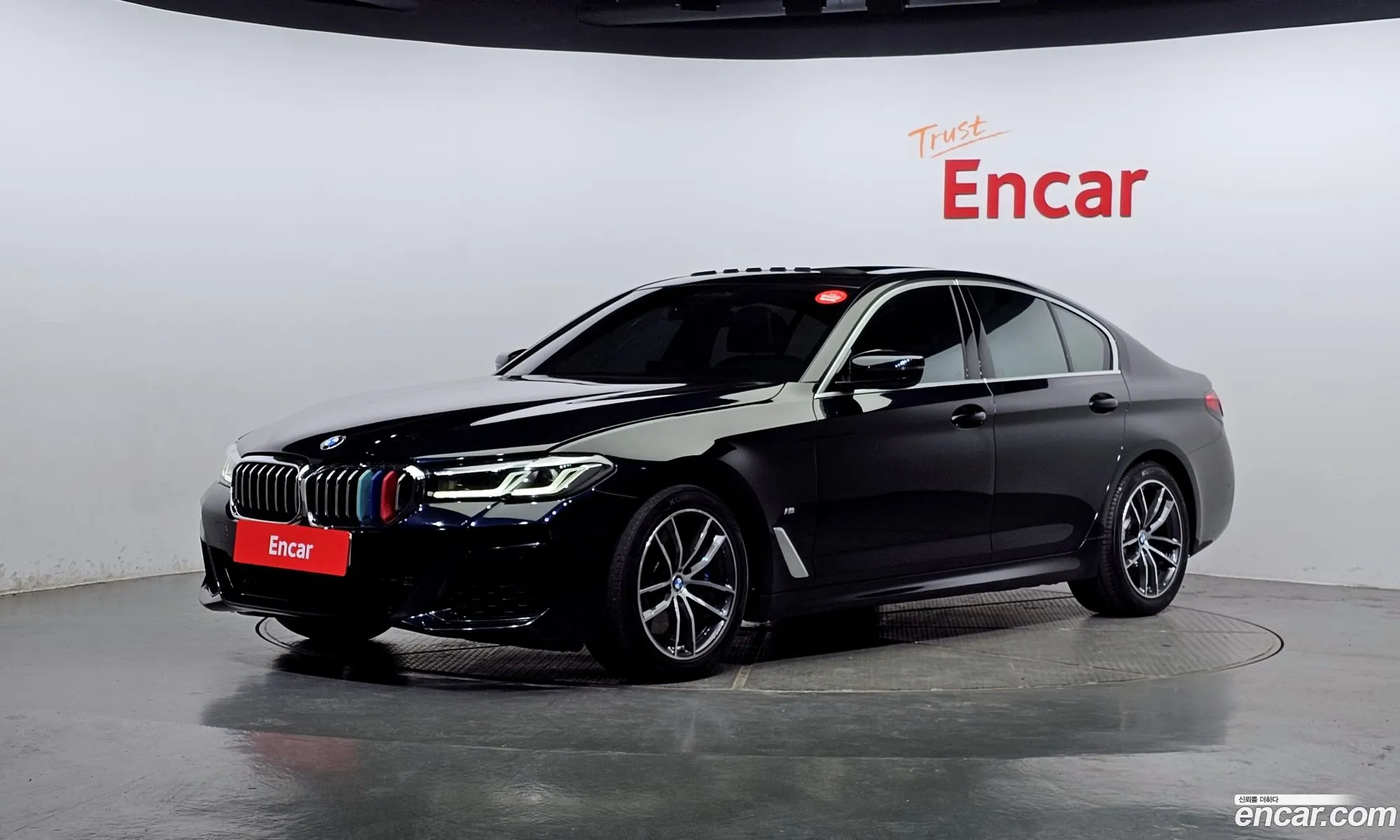 BMW 5 Series G30 523D ​​M Sports - фотография 13647163