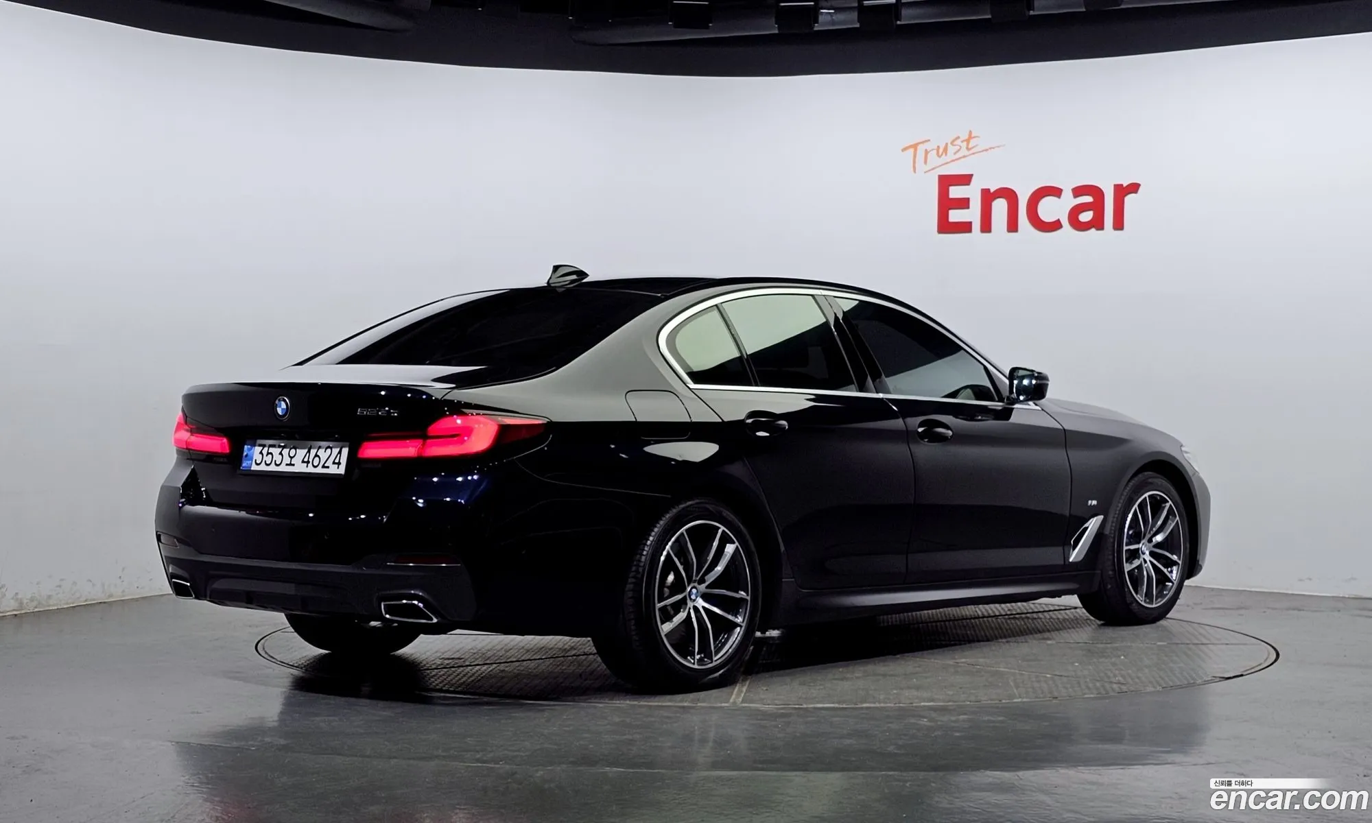 BMW 5 Series G30 523D ​​M Sports - фотография 13647164