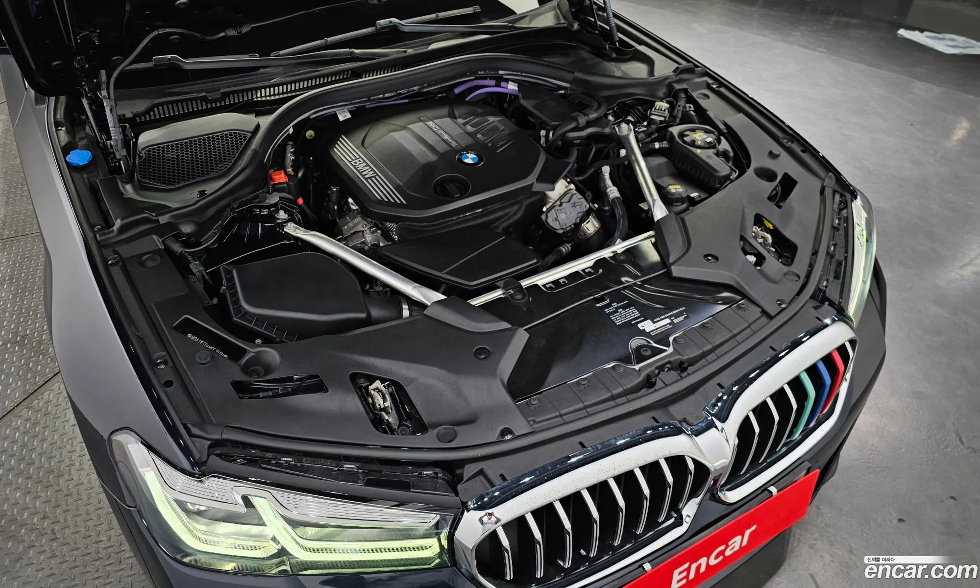 BMW 5 Series G30 523D ​​M Sports - фотография 13647168