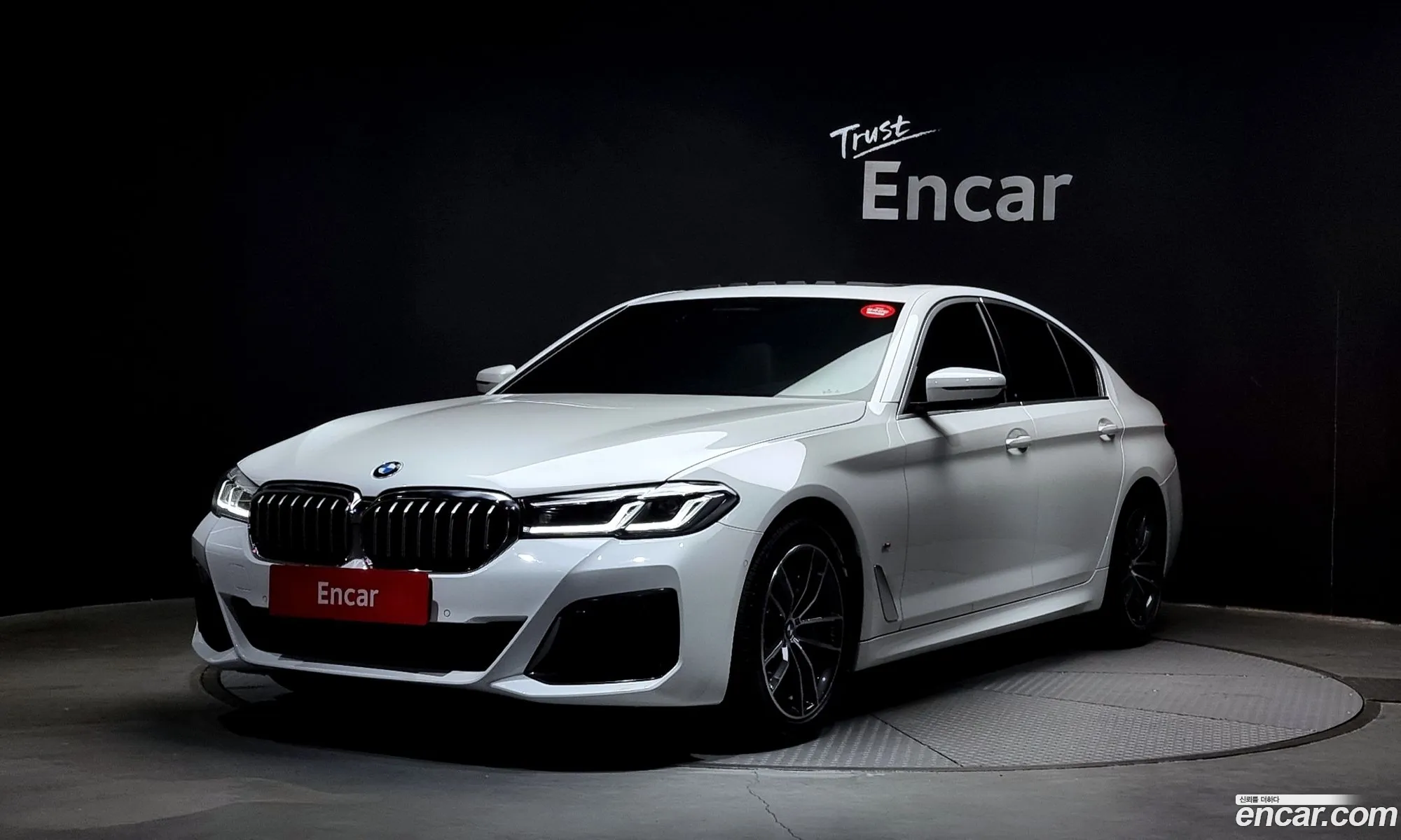 BMW 5 Series G30 523D ​​M Sports - фотография 13532543