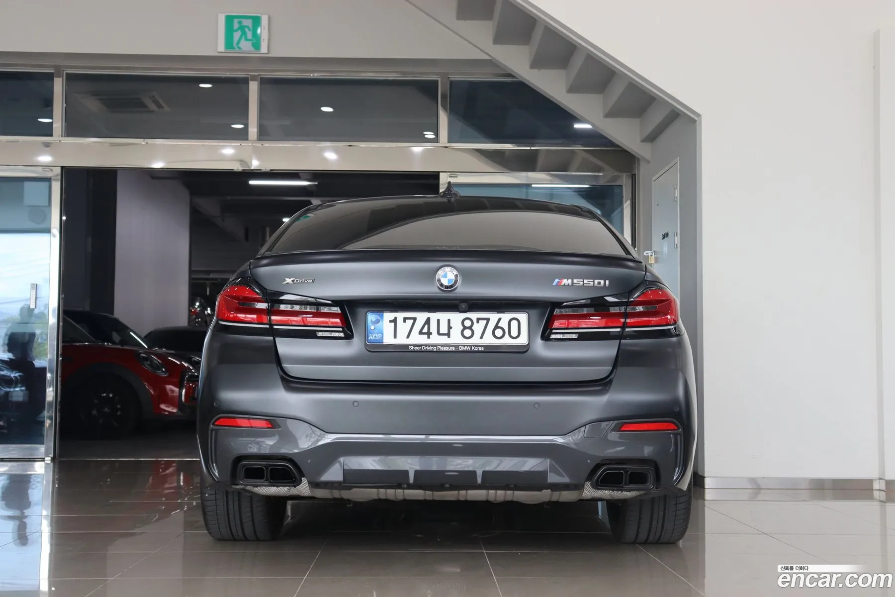 BMW 5 Series G30 M550I xDrive - фотография 13671399