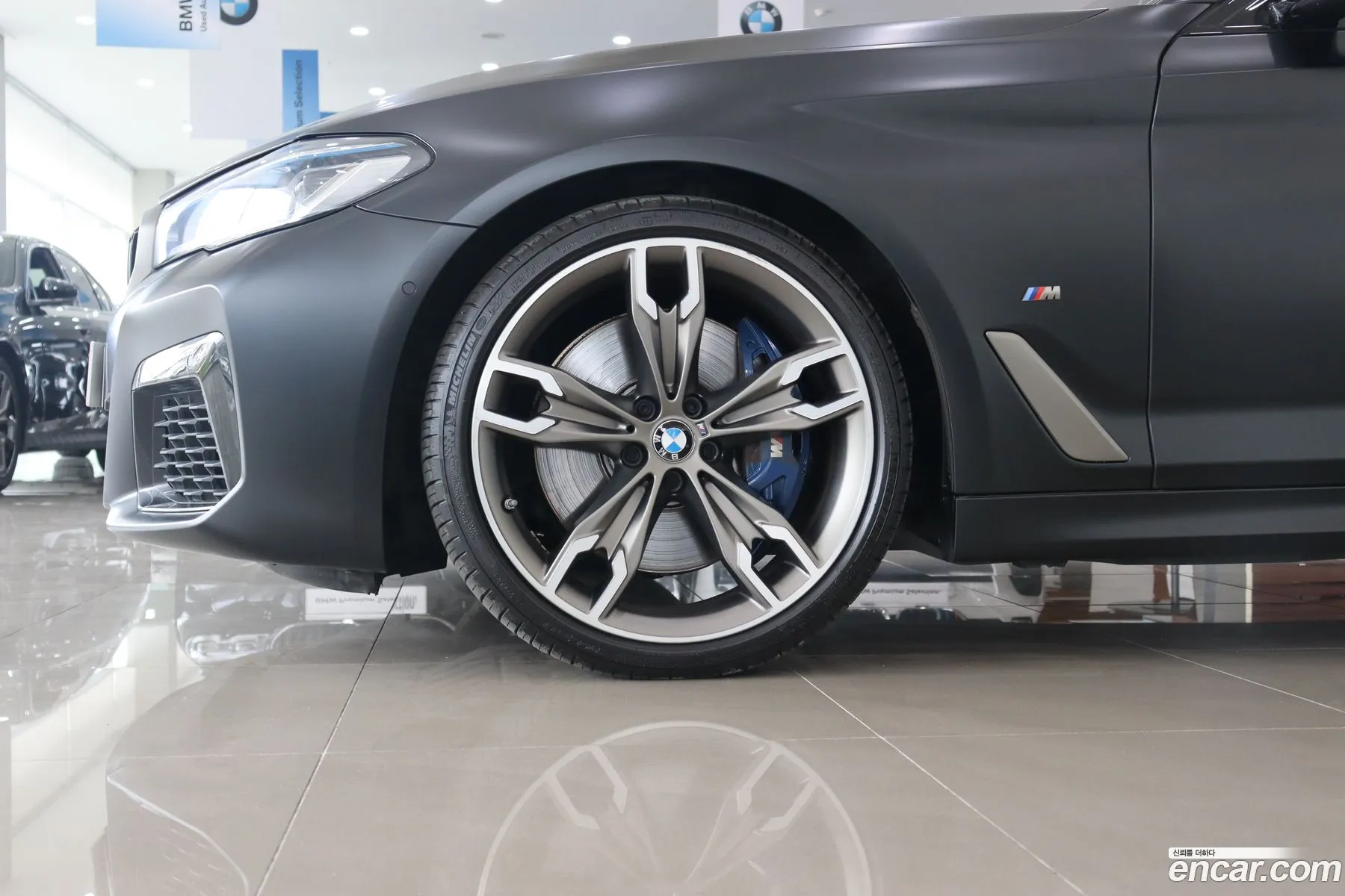 BMW 5 Series G30 M550I xDrive - фотография 13671400