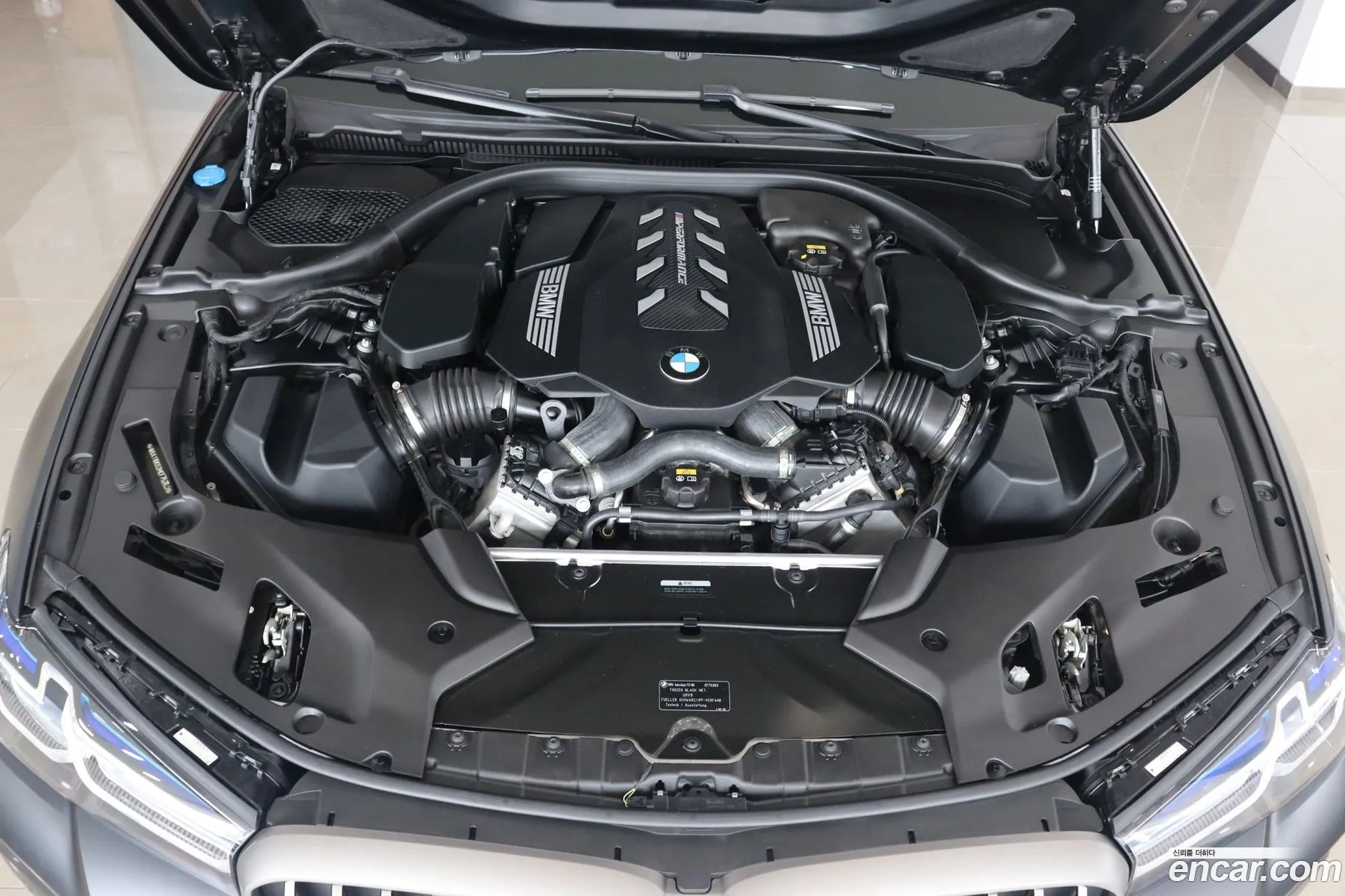 BMW 5 Series G30 M550I xDrive - фотография 13671401