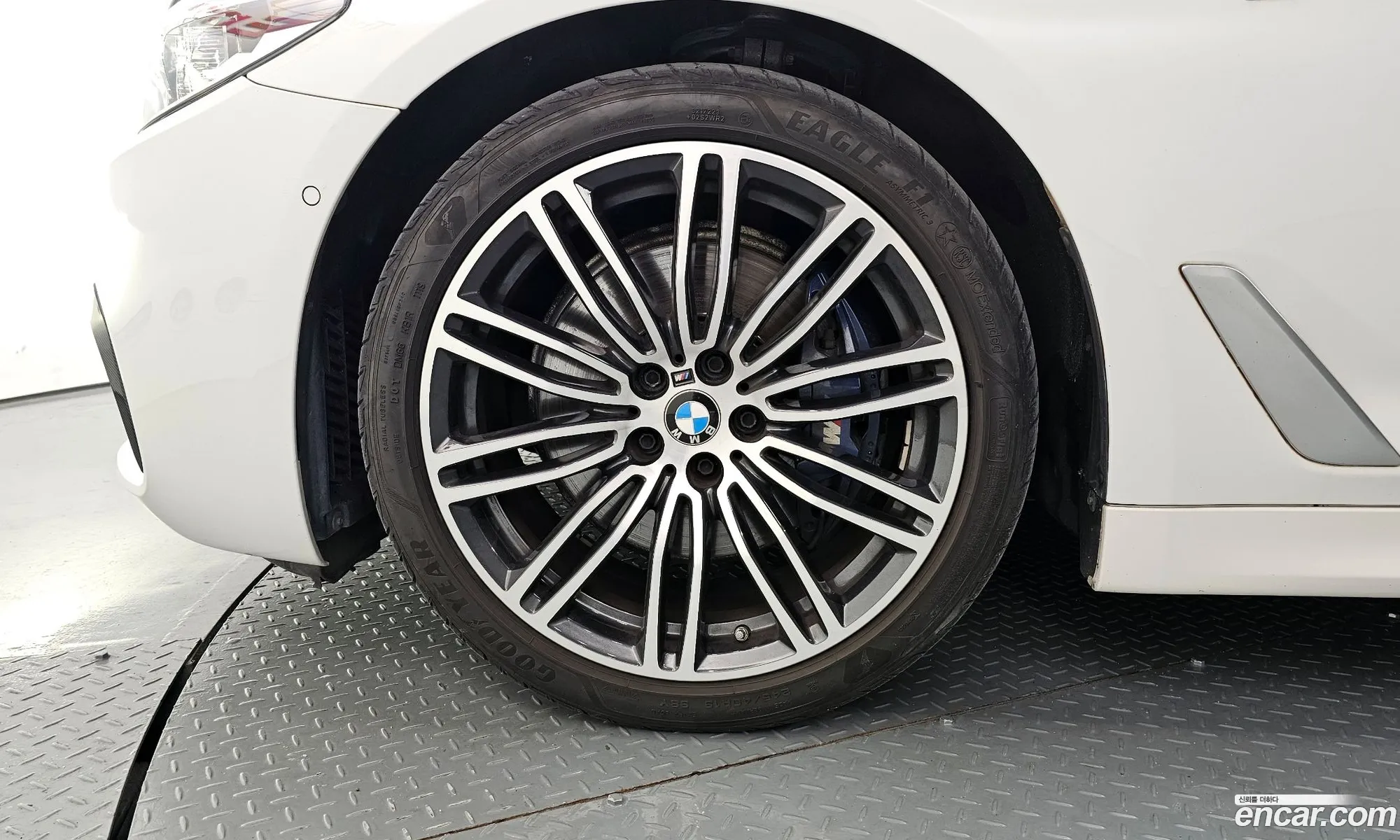 BMW 5 Series G30 530I M Sports Plus - фотография 13795832