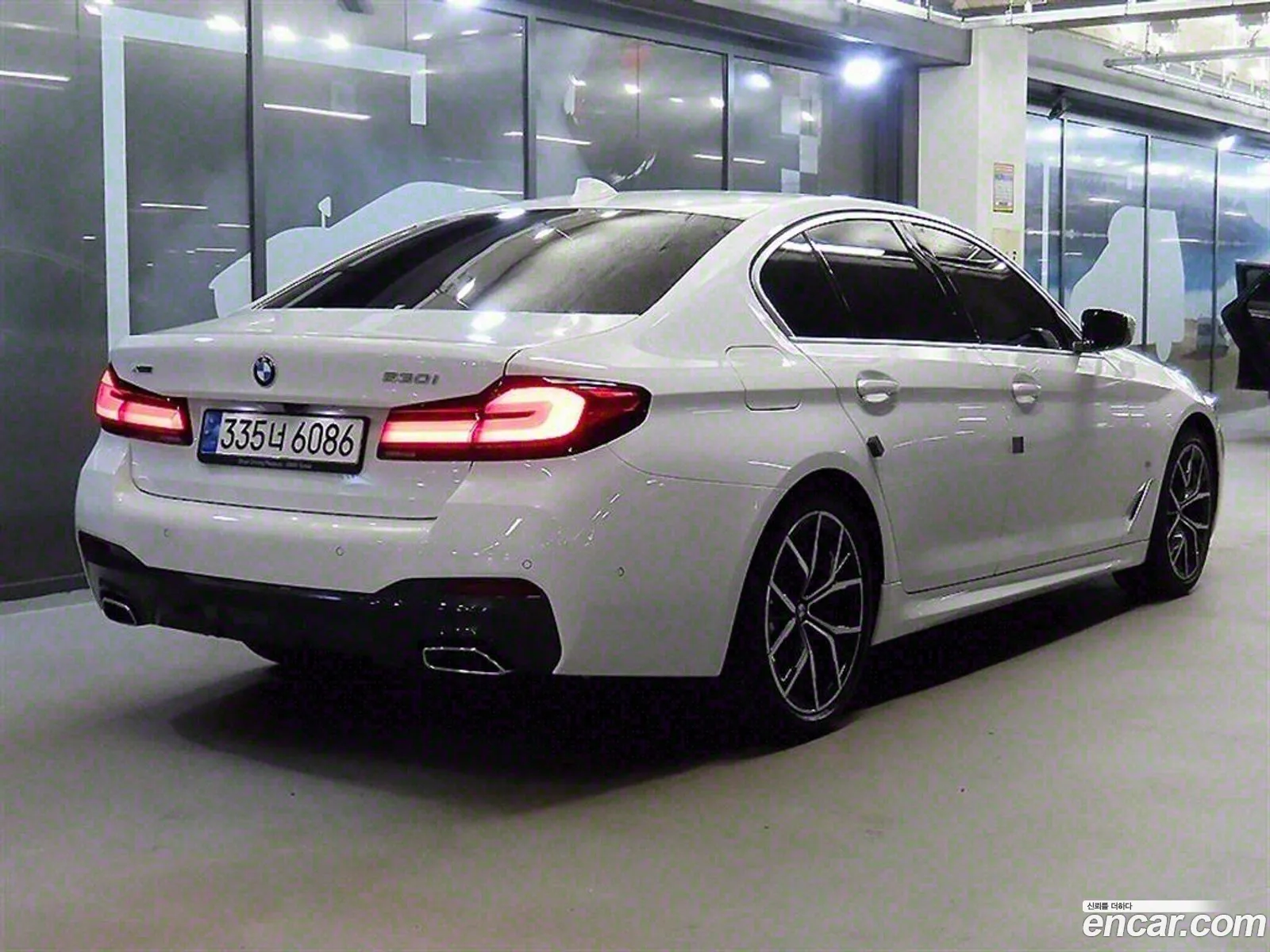 BMW 5 Series G30 530I xDrive M Sports - фотография 13671435