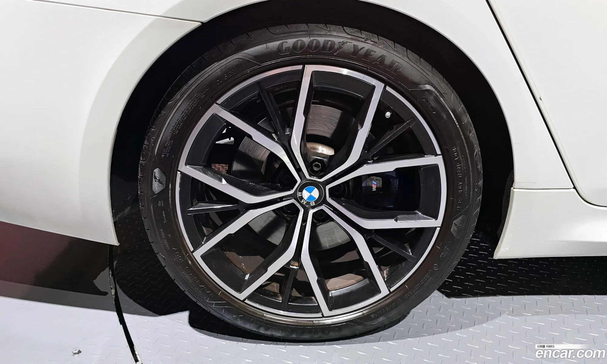 BMW 5 Series G30 530I xDrive M Sports - фотография 13667704