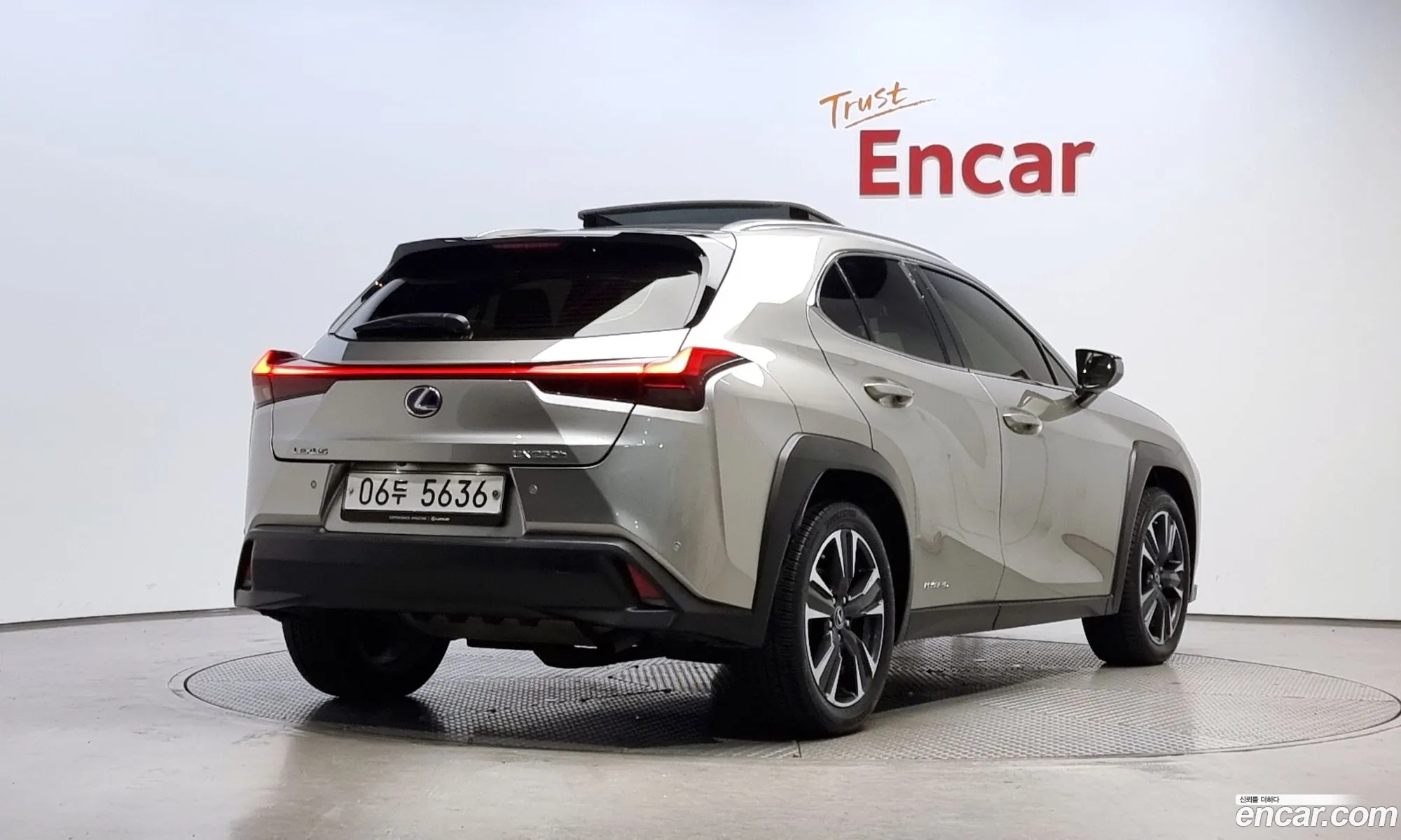 Lexus Ux250H 20 Awd - фотография 6411277