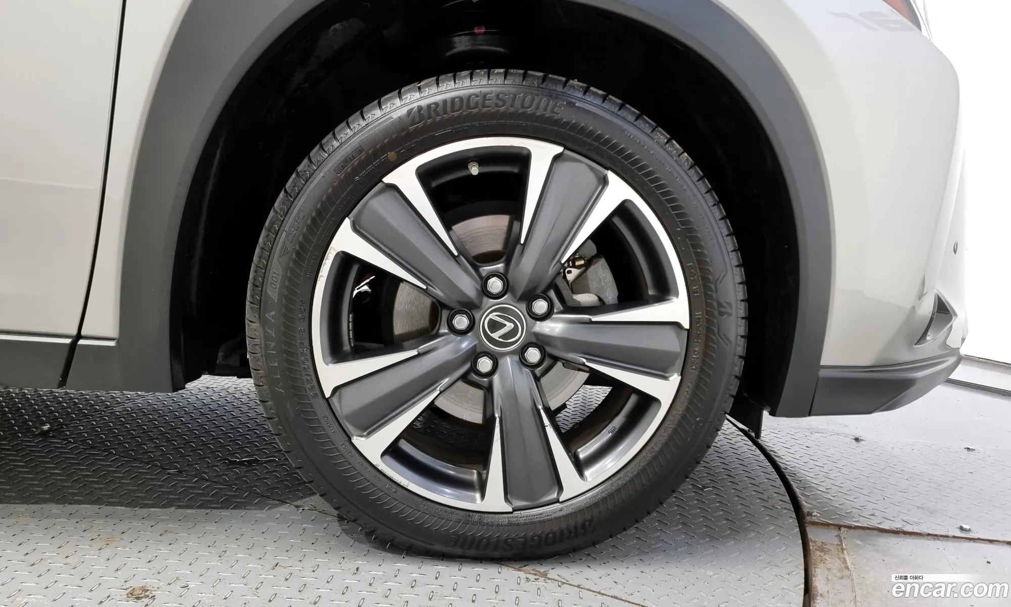Lexus Ux250H 20 Awd - фотография 6411280