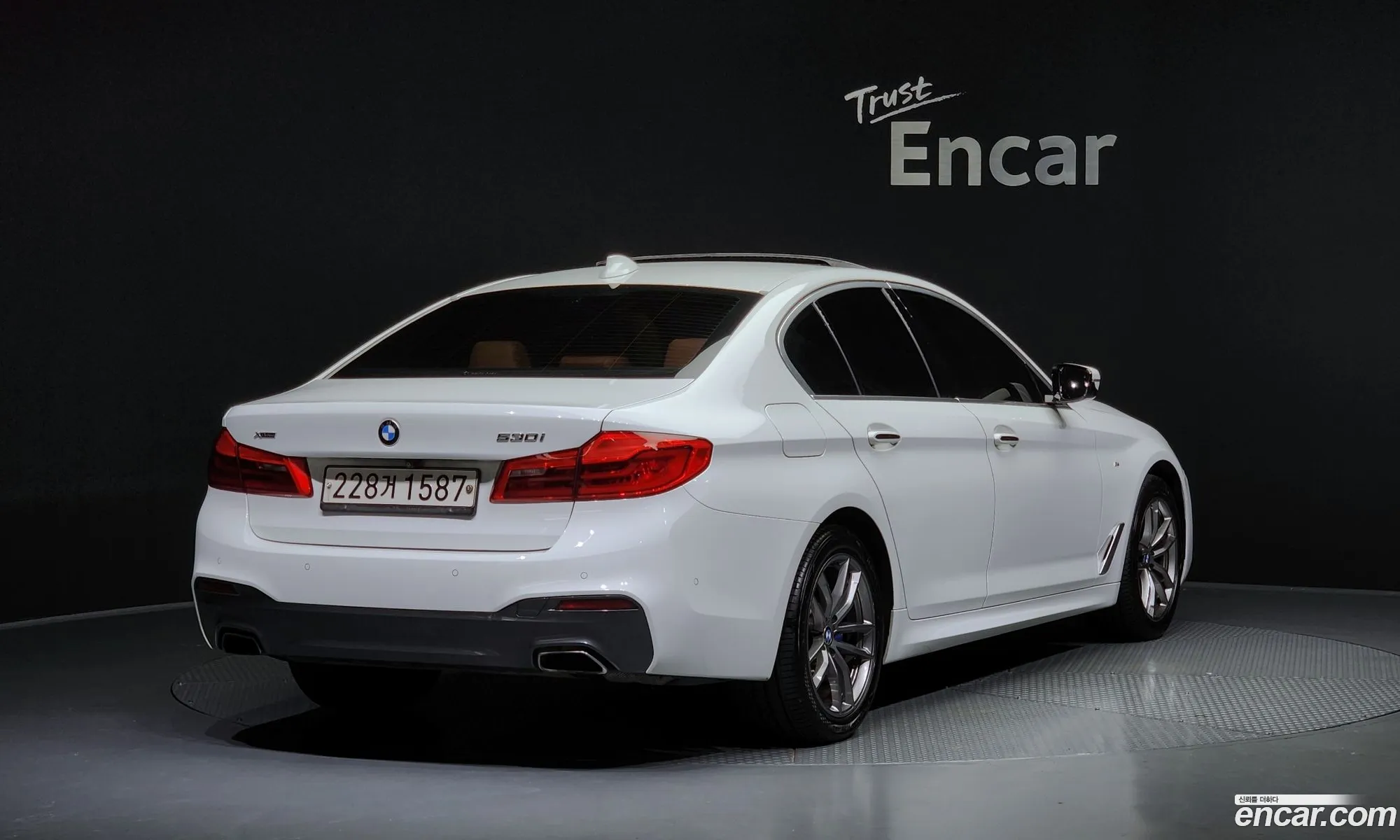 BMW 5 Series G30 530I xDrive M Sports - фотография 13892470
