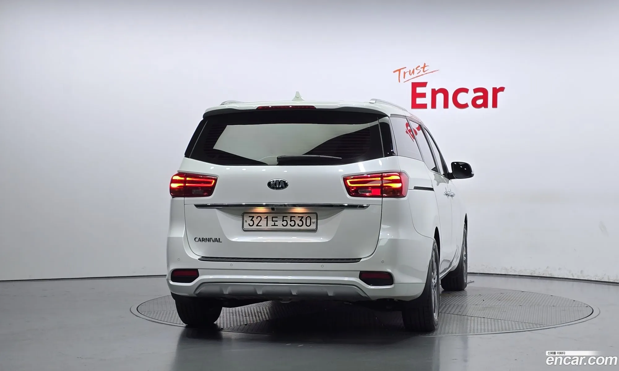 Kia The New Carnival 9-Seater Luxury - фотография 13283528