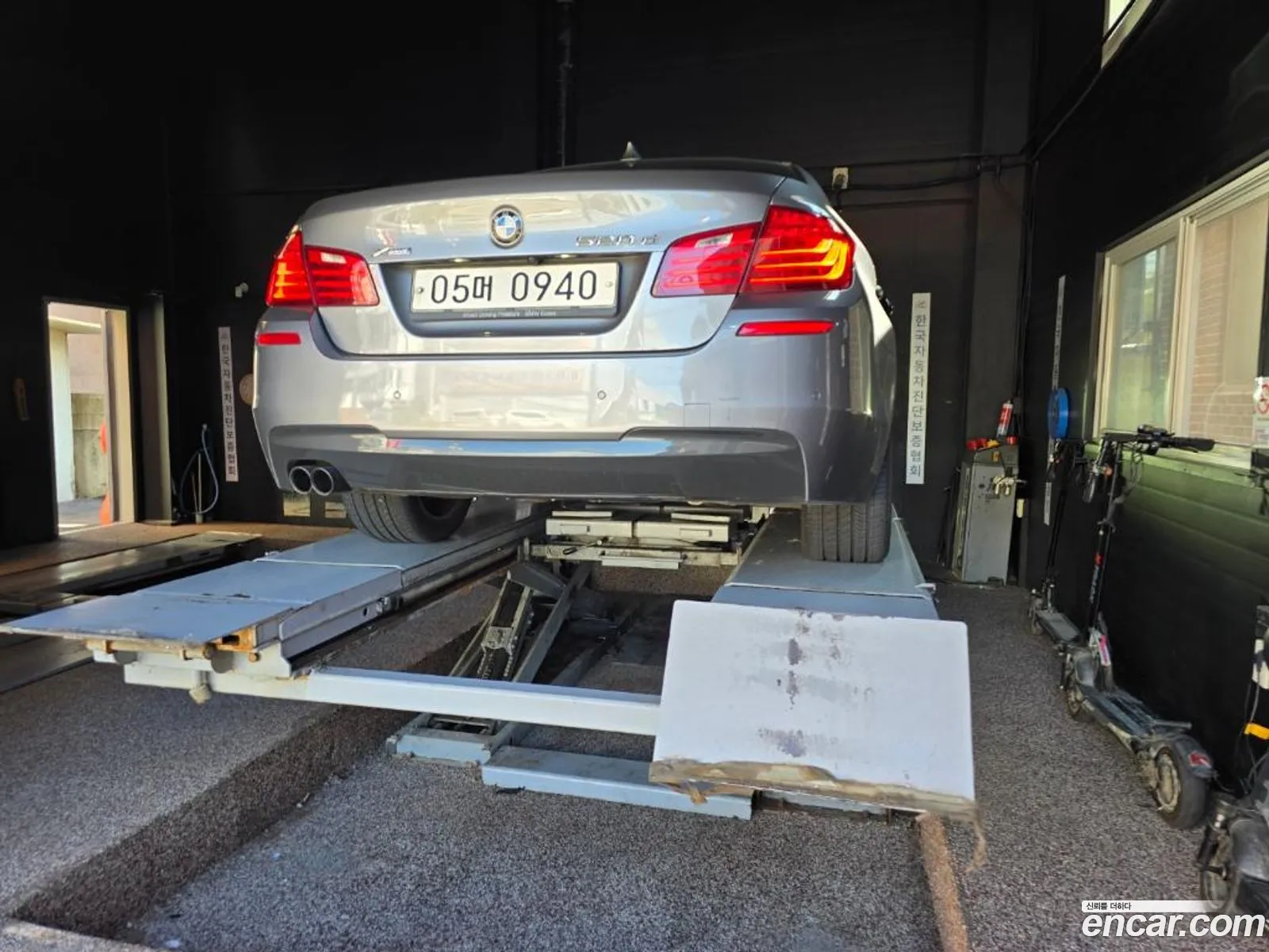 BMW 5 Series F10 520D xDrive M Aerodynamics - фотография 13647143