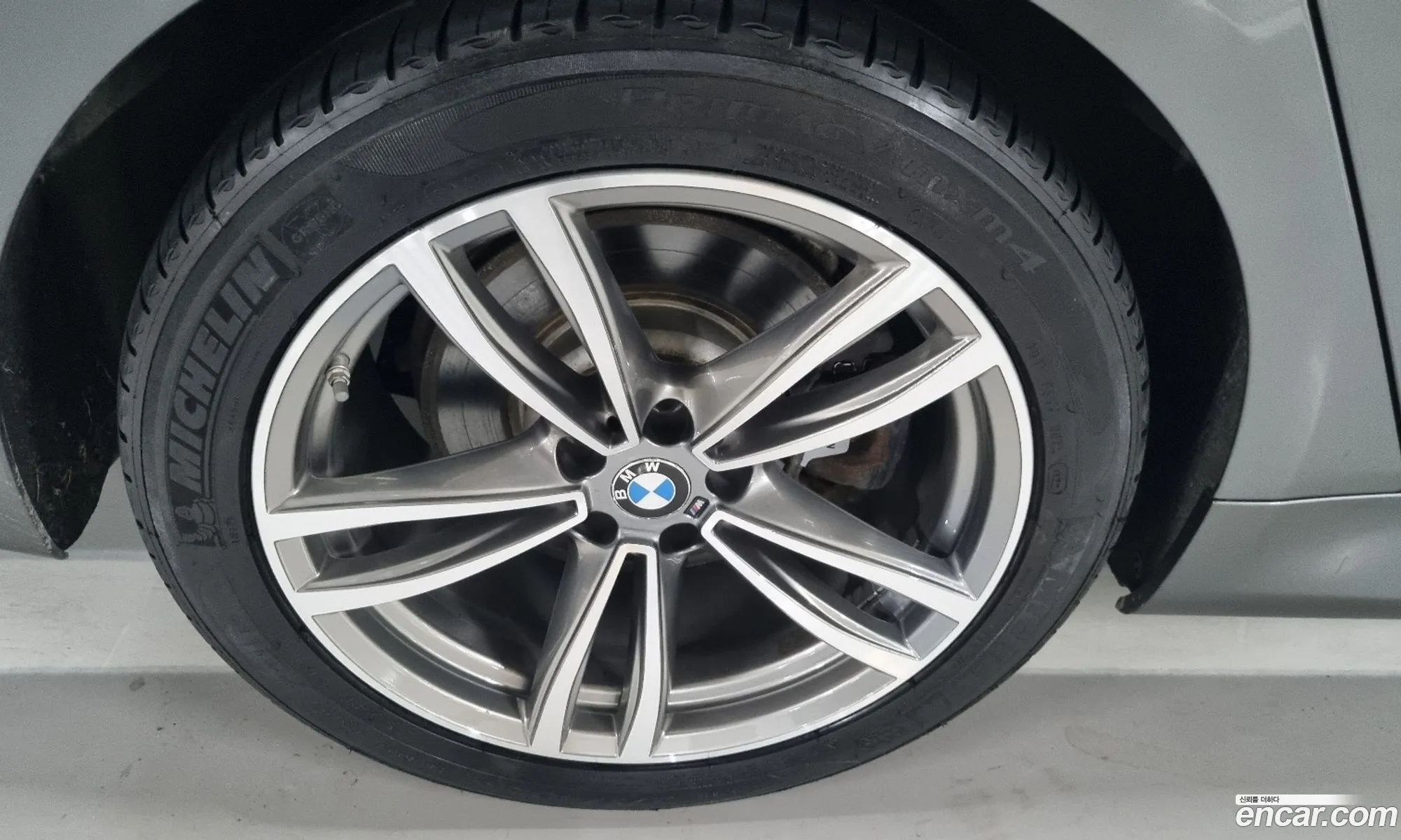 BMW 7 Series G11 740D xDrive M Sports - фотография 13799420