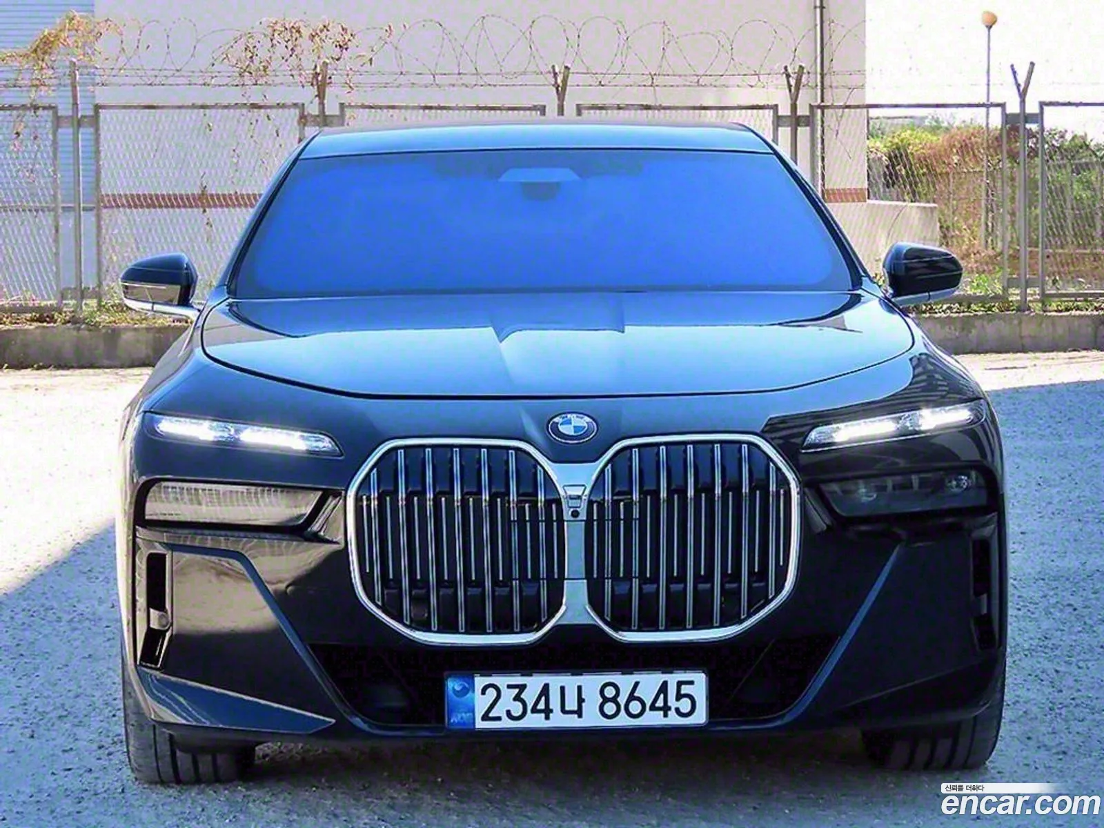 BMW 7 Series G70 740I xDrive M Sports - фотография 13647127