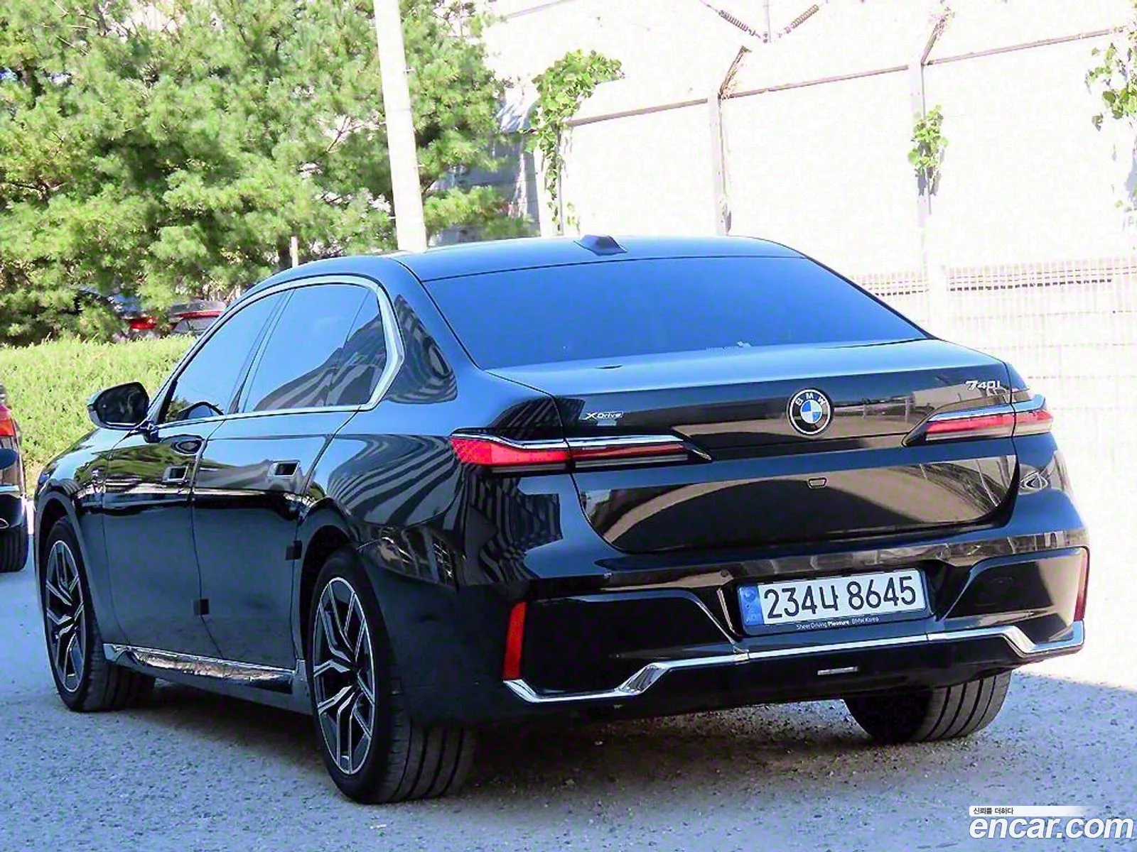 BMW 7 Series G70 740I xDrive M Sports - фотография 13647129