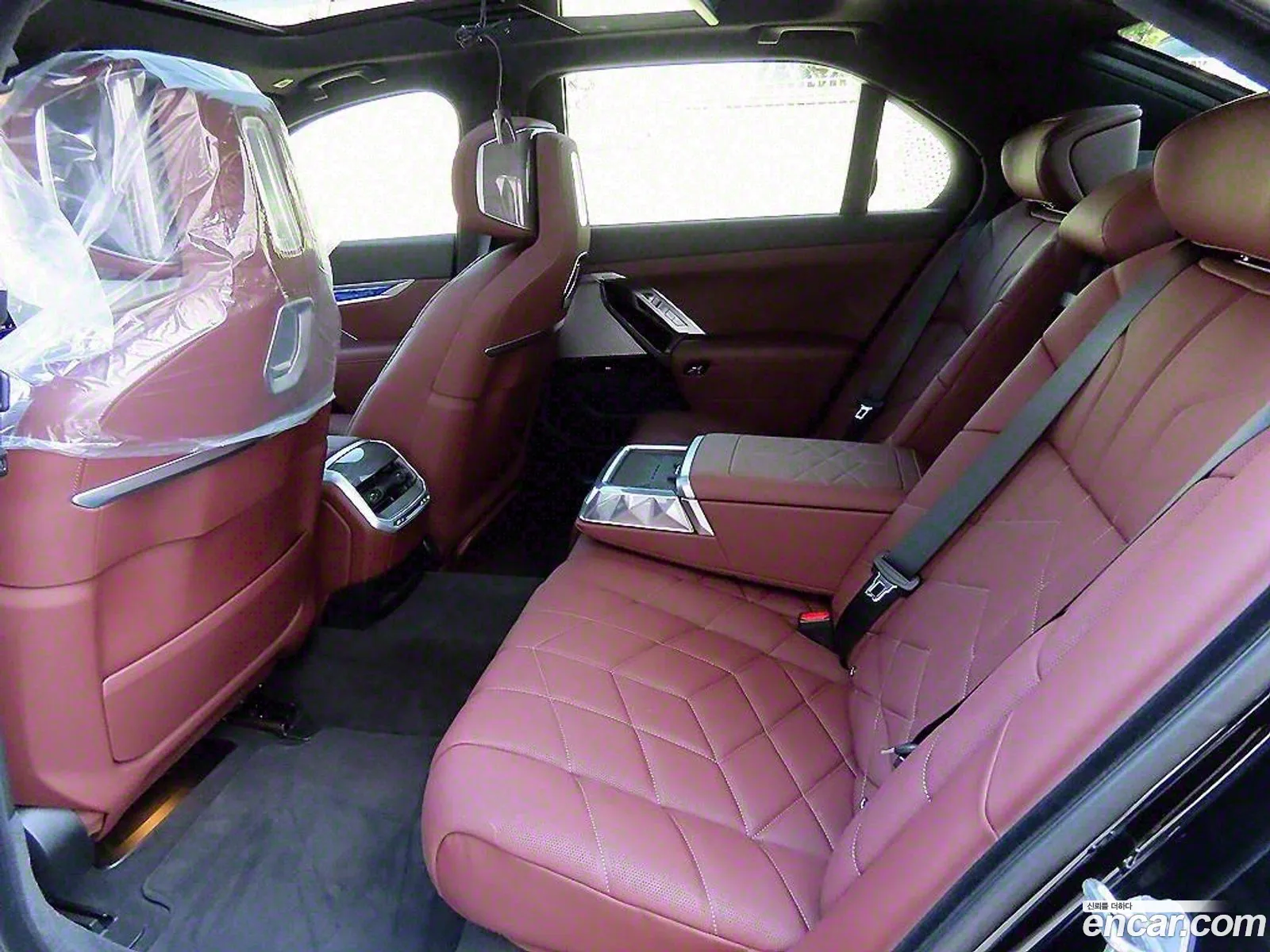 BMW 7 Series G70 740I xDrive M Sports - фотография 13647132