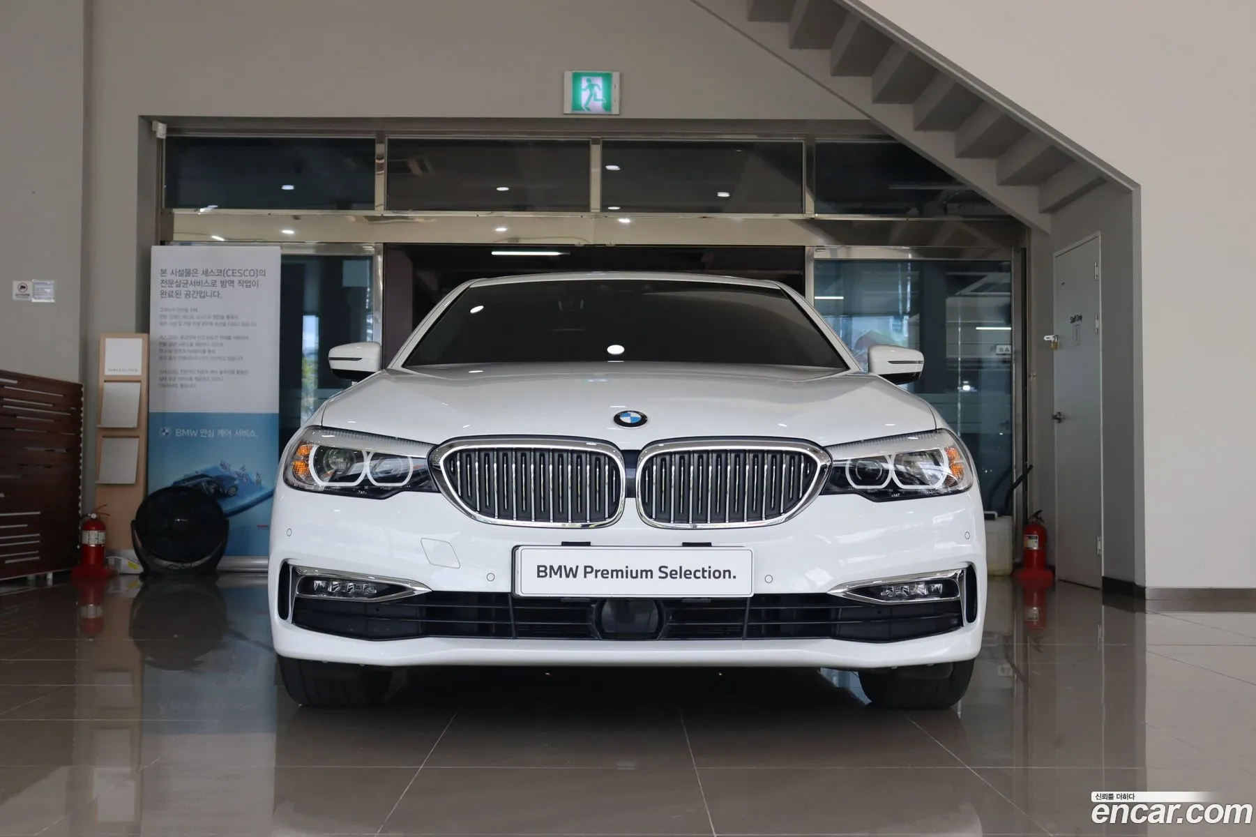 BMW 5 Series G30 520I Luxury - фотография 13667678