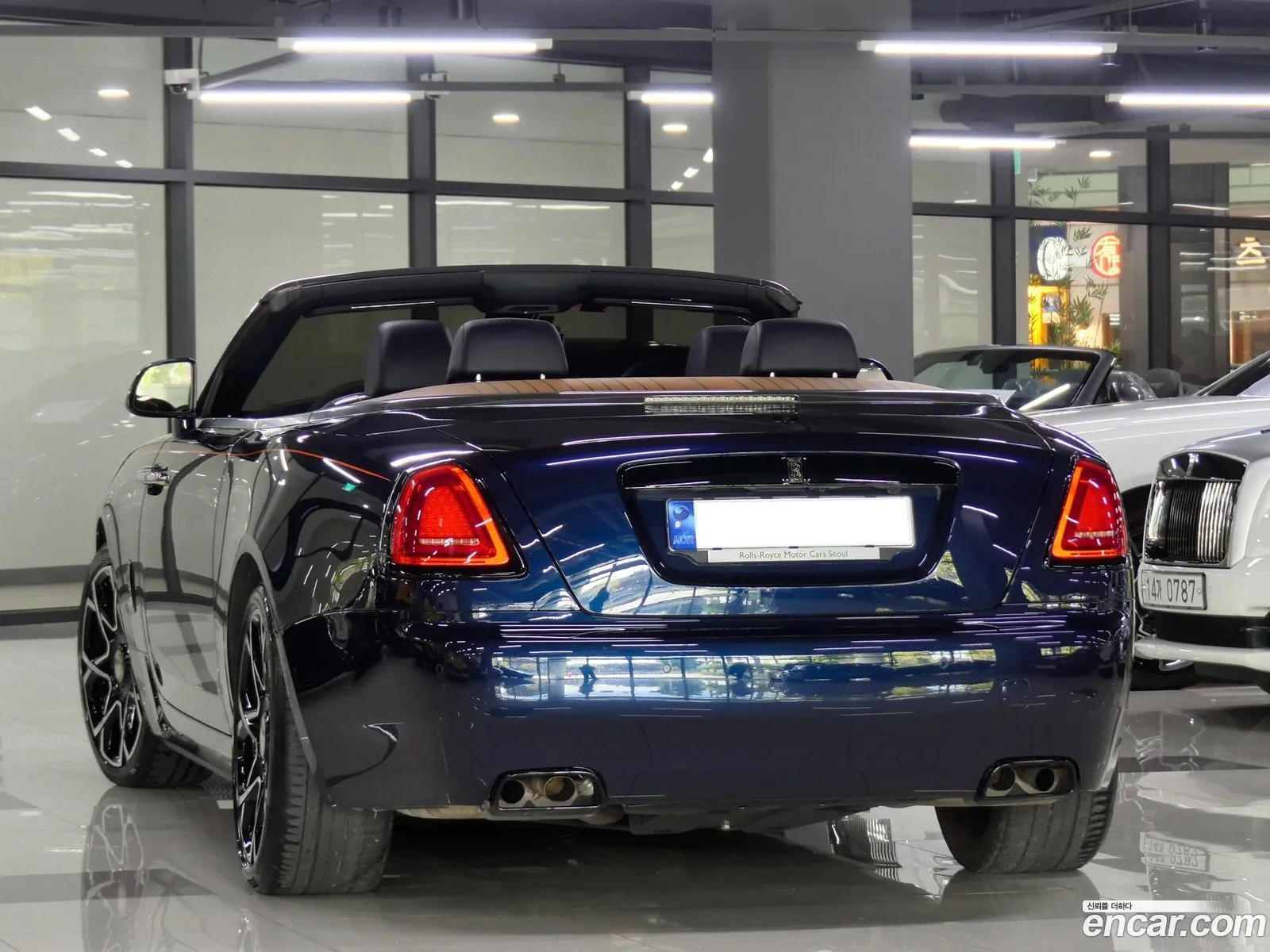 Rolls-Royce Dawn 66 V12 - фотография 3720463