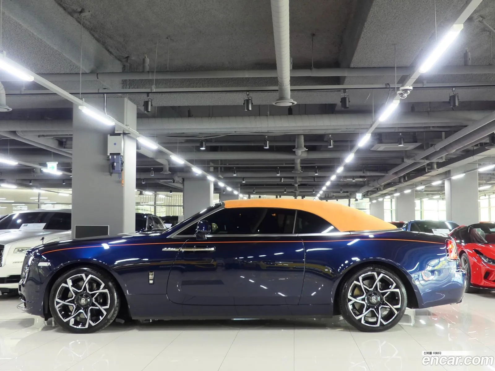 Rolls-Royce Dawn 66 V12 - фотография 3720465