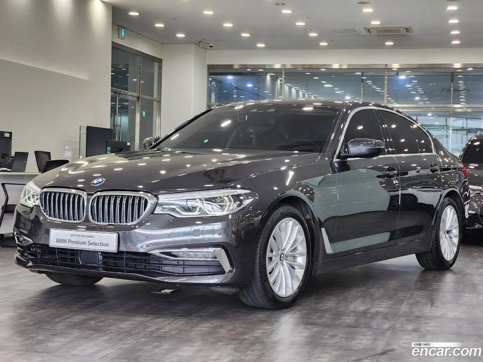 BMW 5 Series G30 530I Luxury Plus - фотография 13671388
