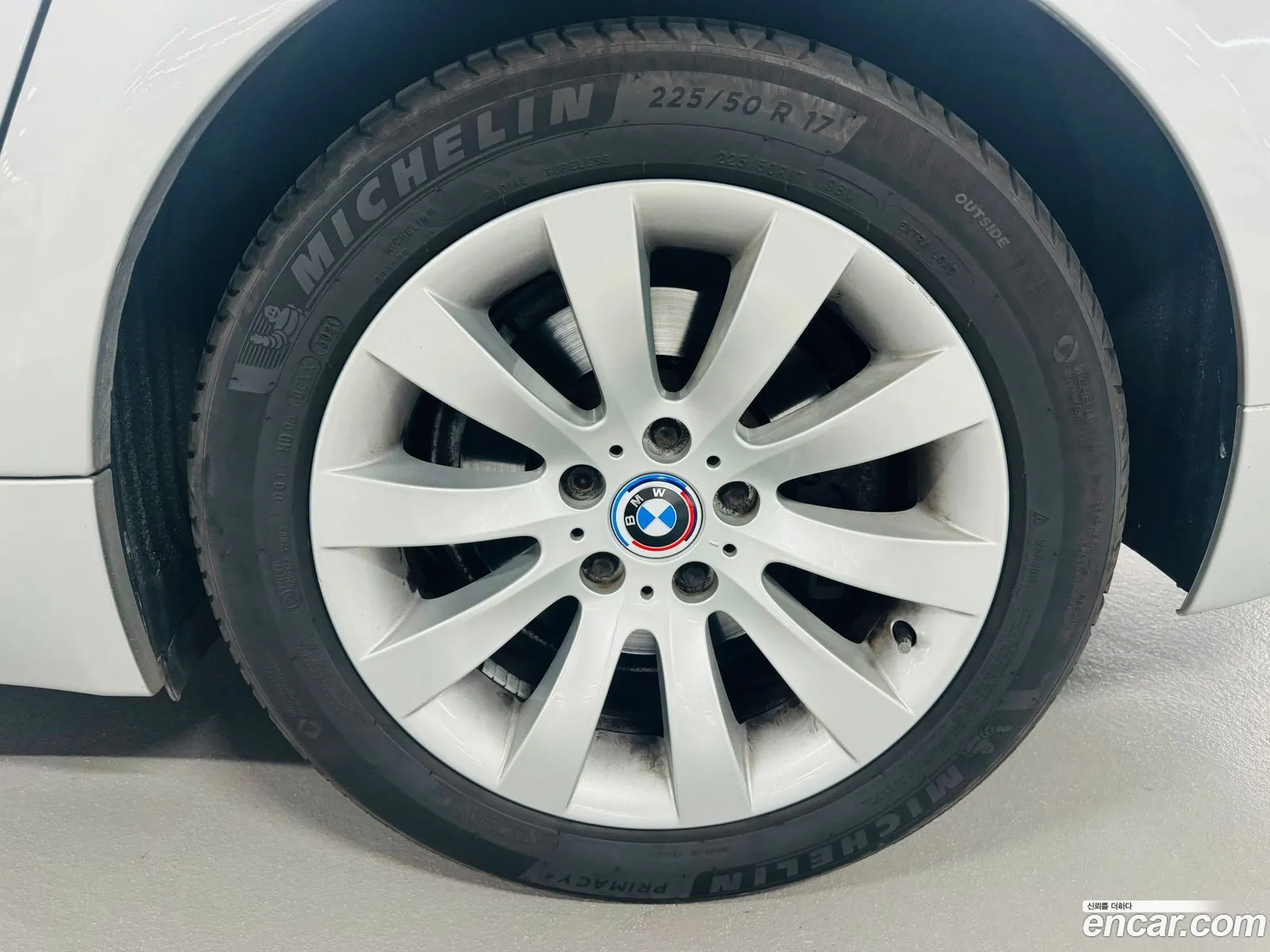 BMW 5 Series E60 528I Sedan - фотография 14205379