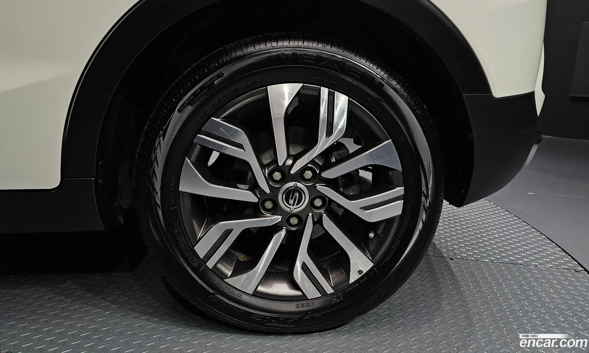 Kg Mobility Ssangyong Tivoli Armor Vx 2Wd - фотография 7364247