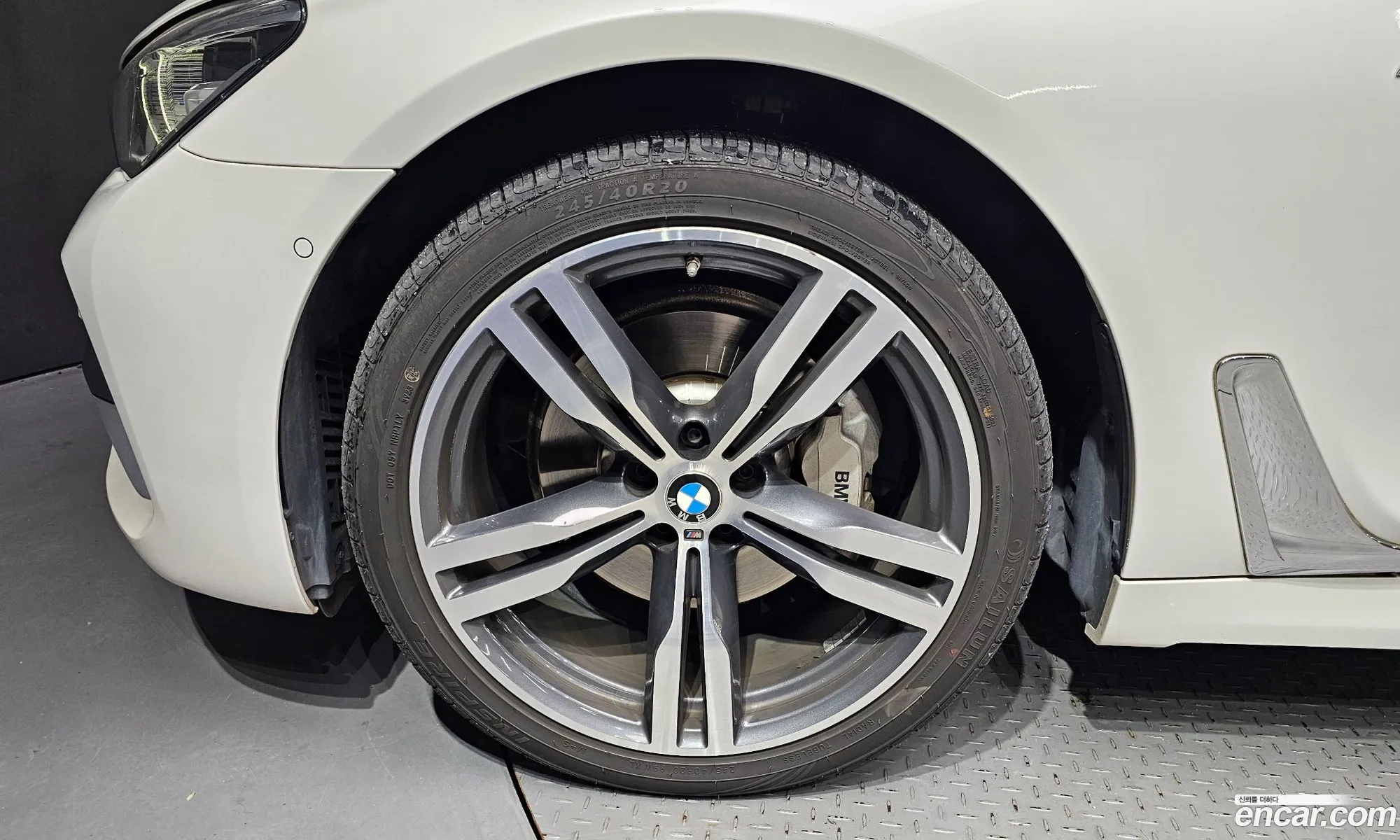 BMW 7 Series G11 730Ld xDrive M Sports - фотография 13795852