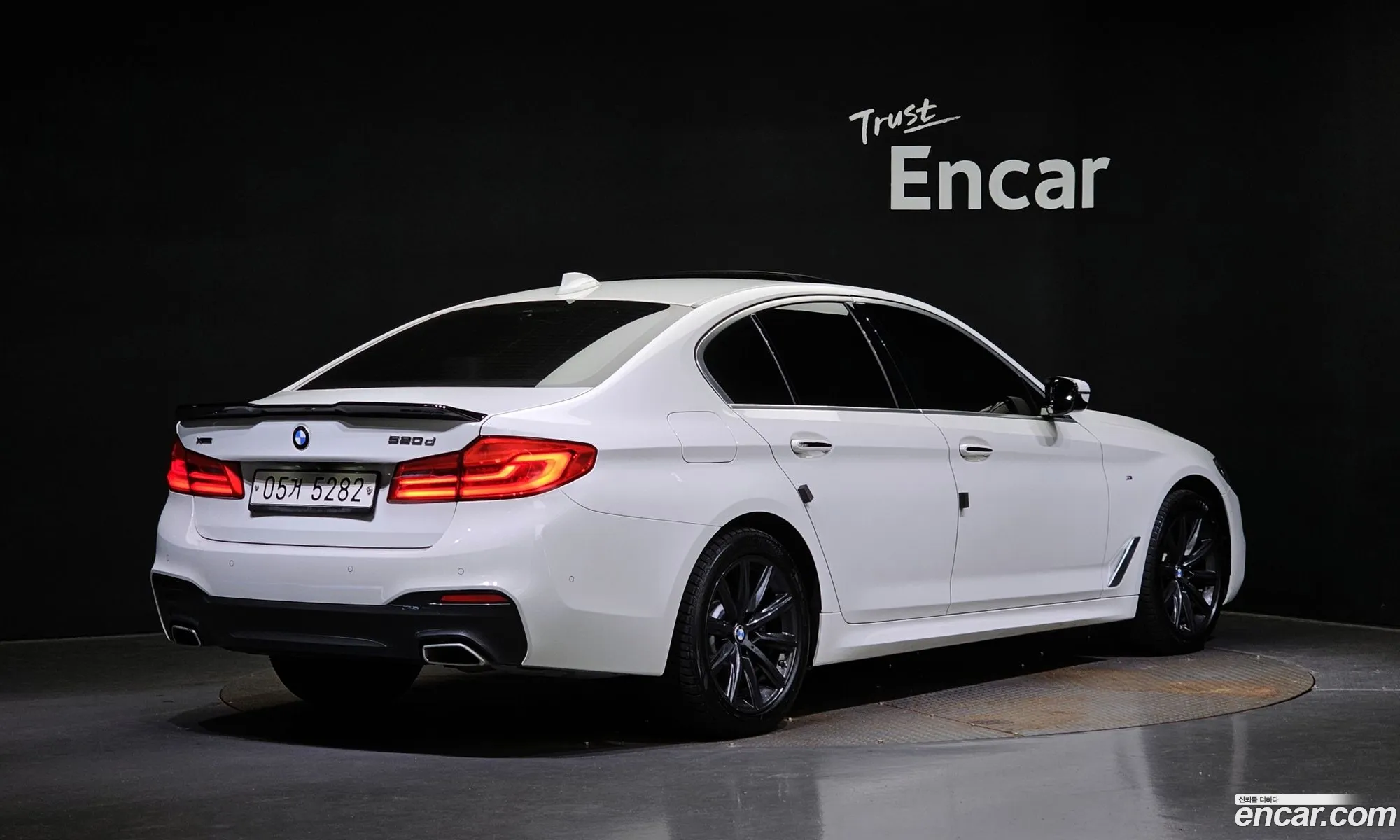 BMW 5 Series G30 520D xDrive M Sports - фотография 13799381