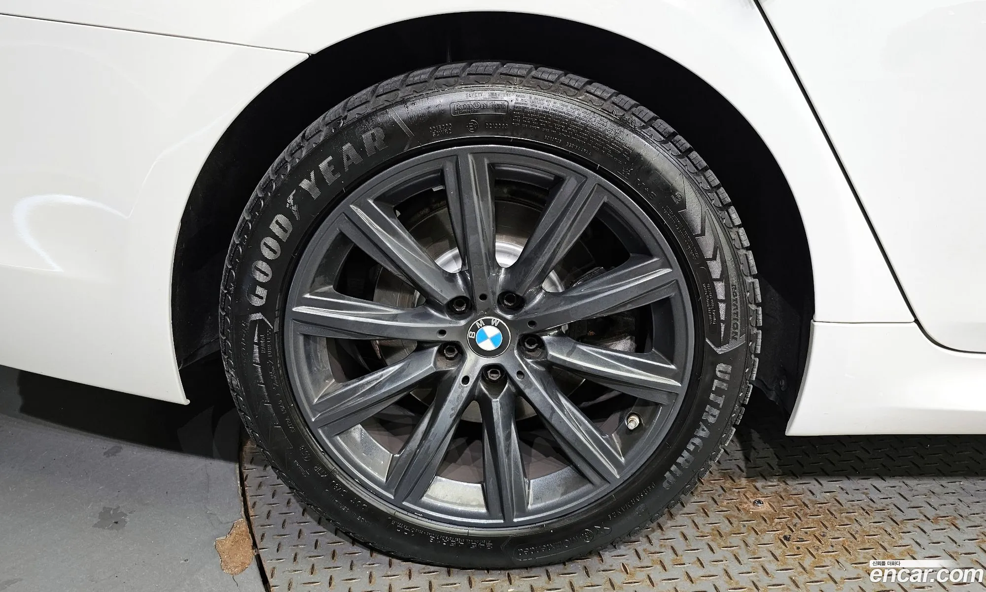 BMW 5 Series G30 520D xDrive M Sports - фотография 13799384