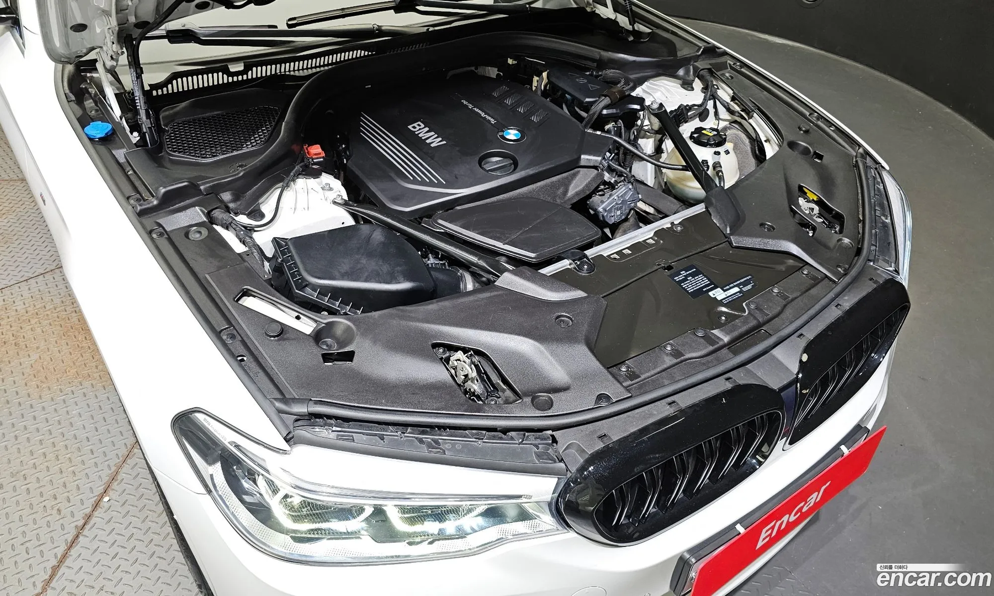 BMW 5 Series G30 520D xDrive M Sports - фотография 13799385