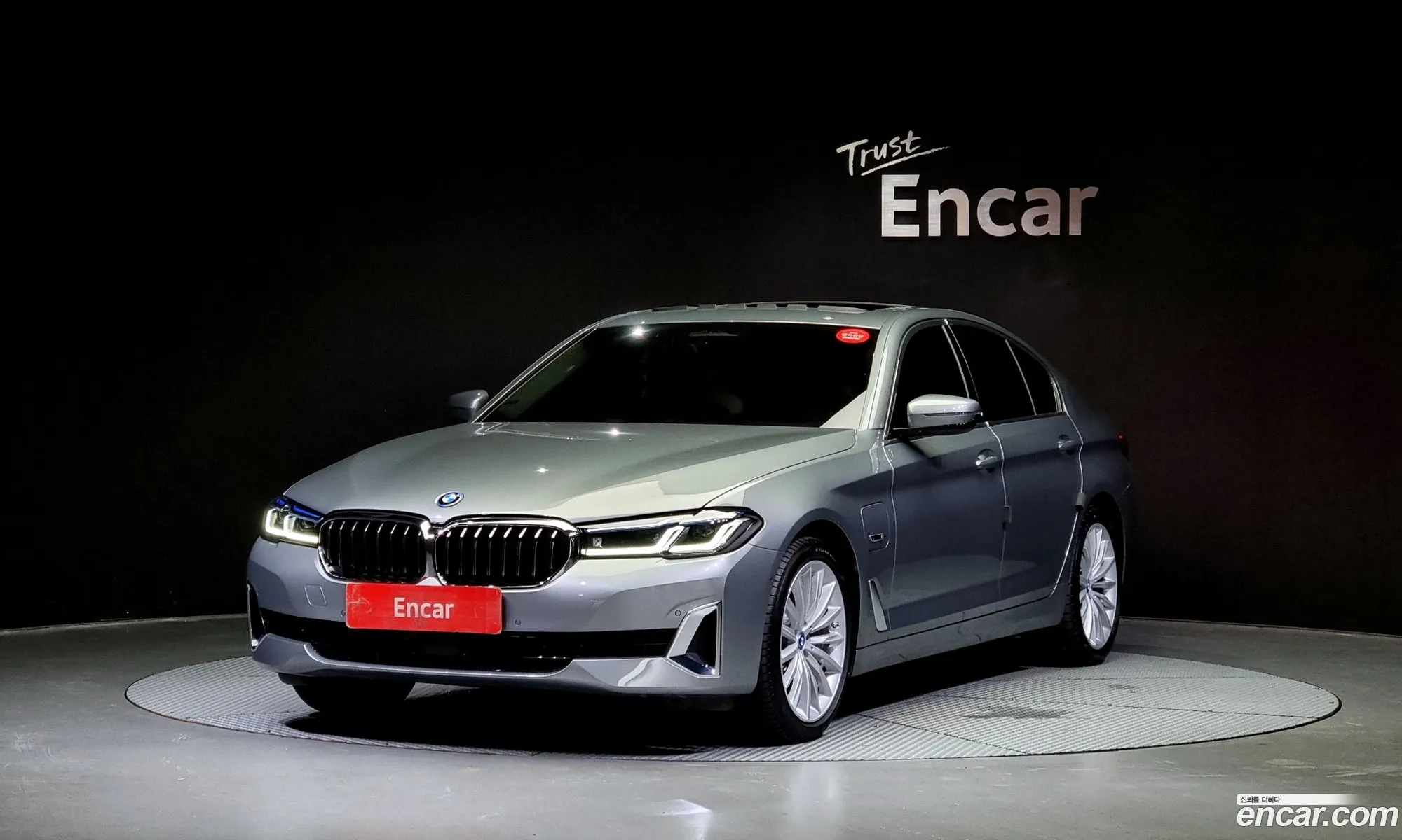 BMW 5 Series G30 530E Luxury - фотография 14197489