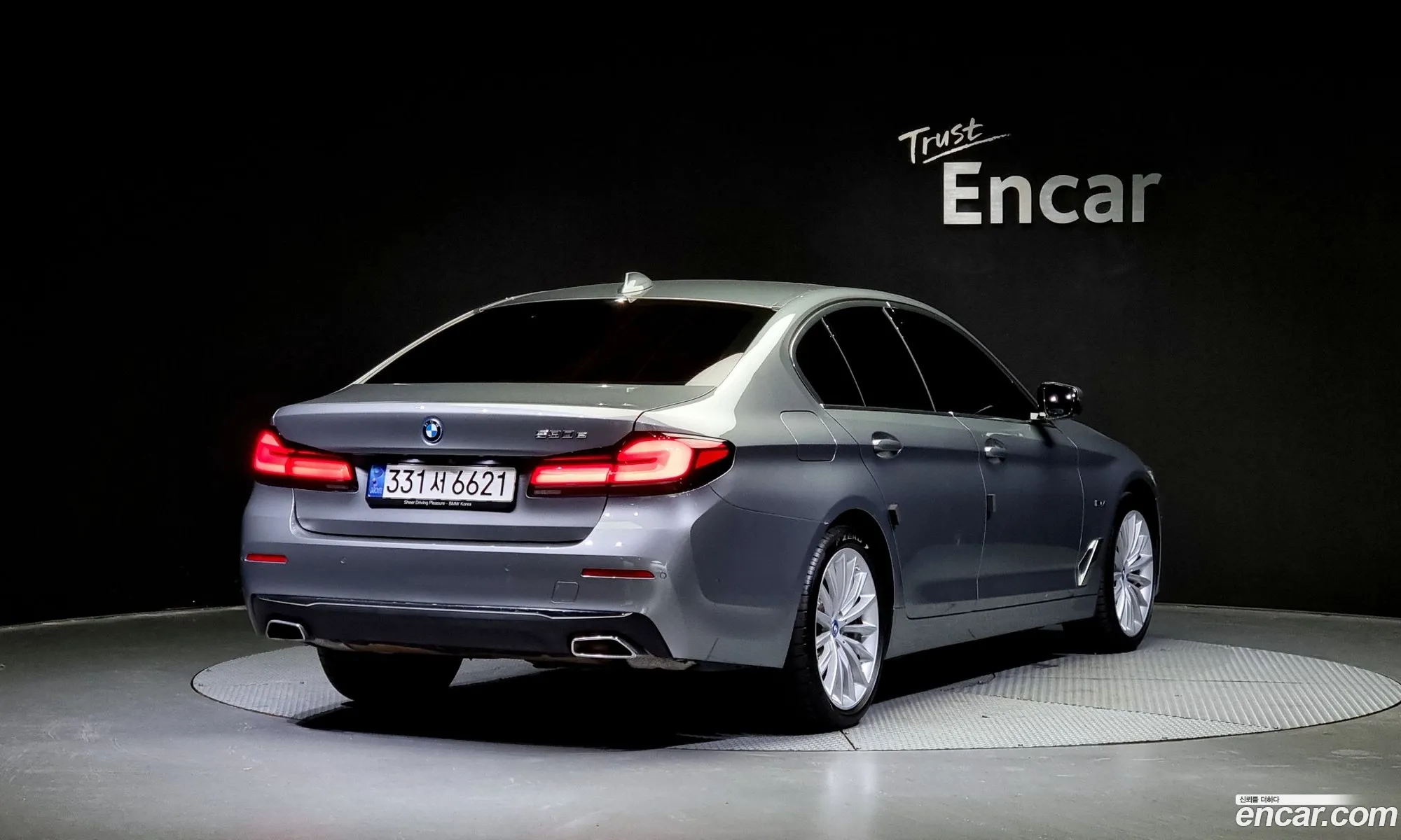 BMW 5 Series G30 530E Luxury - фотография 14197490