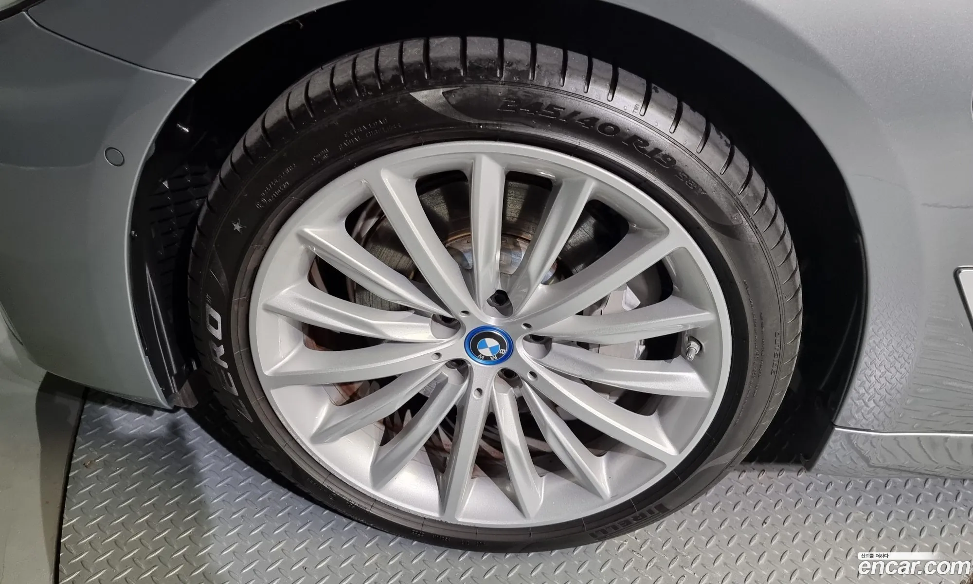 BMW 5 Series G30 530E Luxury - фотография 14197493