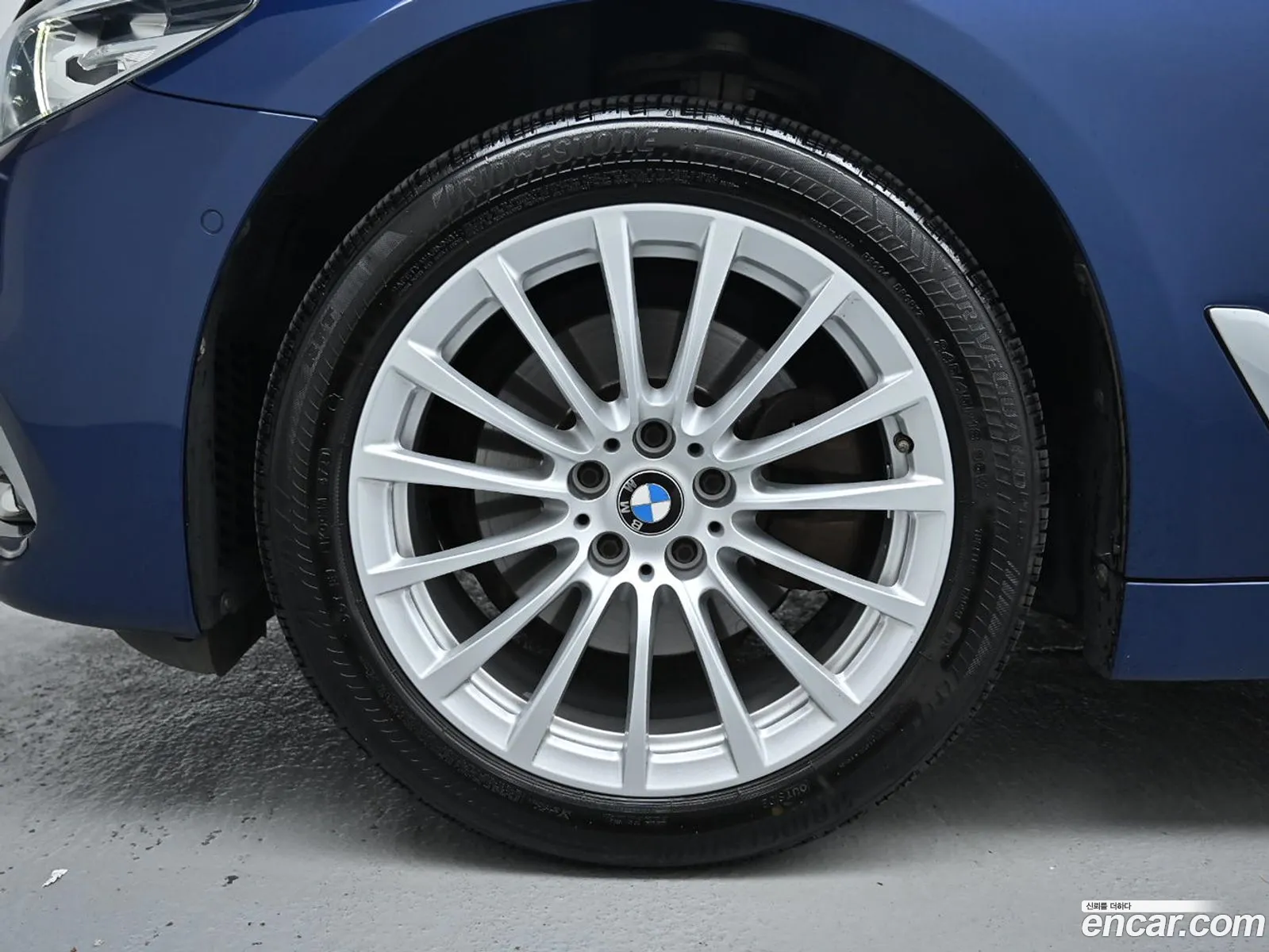 BMW 5 Series G30 520I Luxury - фотография 13685712