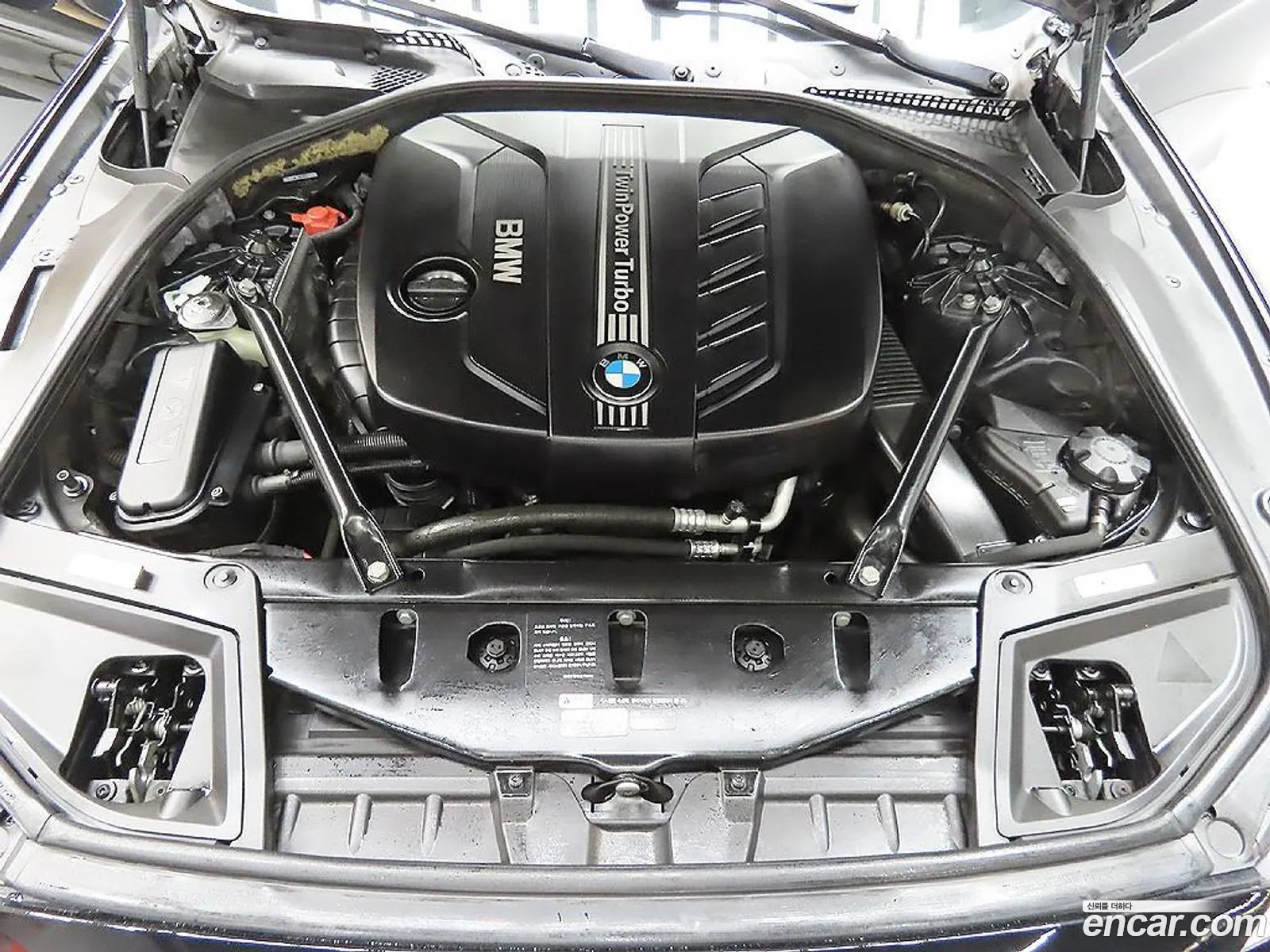 BMW 5 Series F10 520D M Sports - фотография 13676990