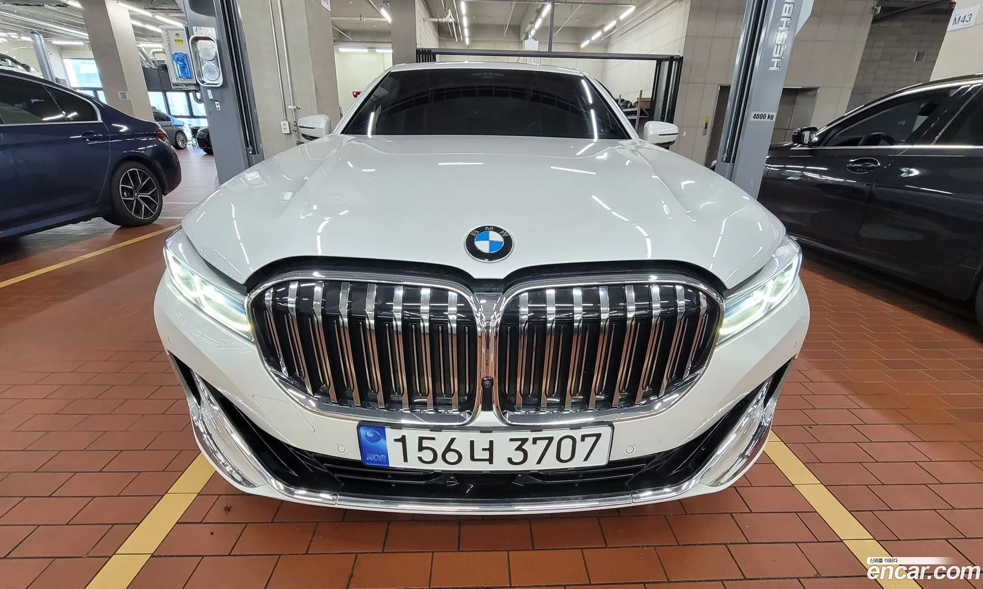BMW 7 Series G11 740Li xDrive Design Pure Excellence - фотография 13676950