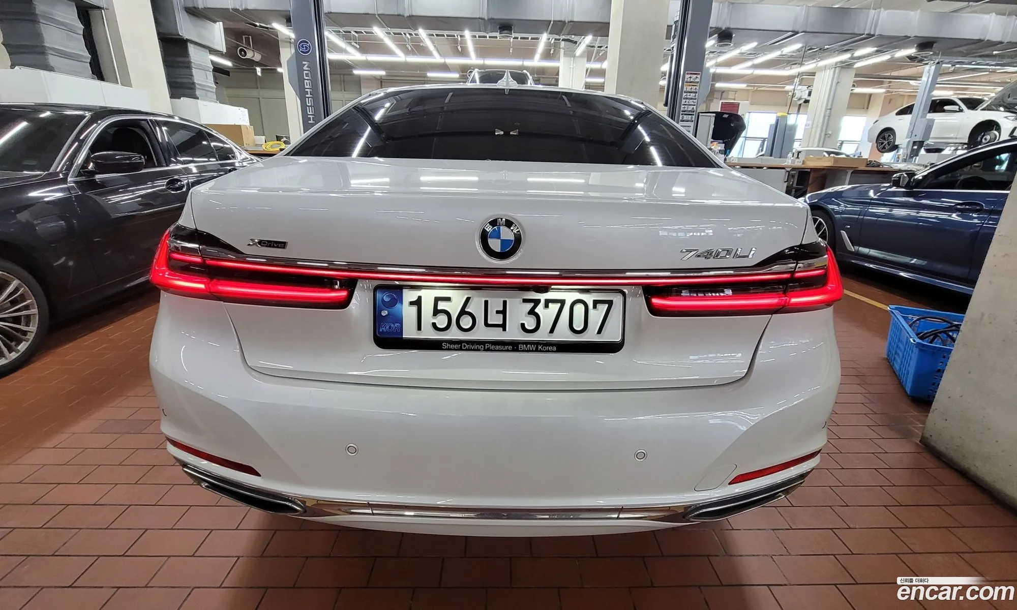 BMW 7 Series G11 740Li xDrive Design Pure Excellence - фотография 13676951