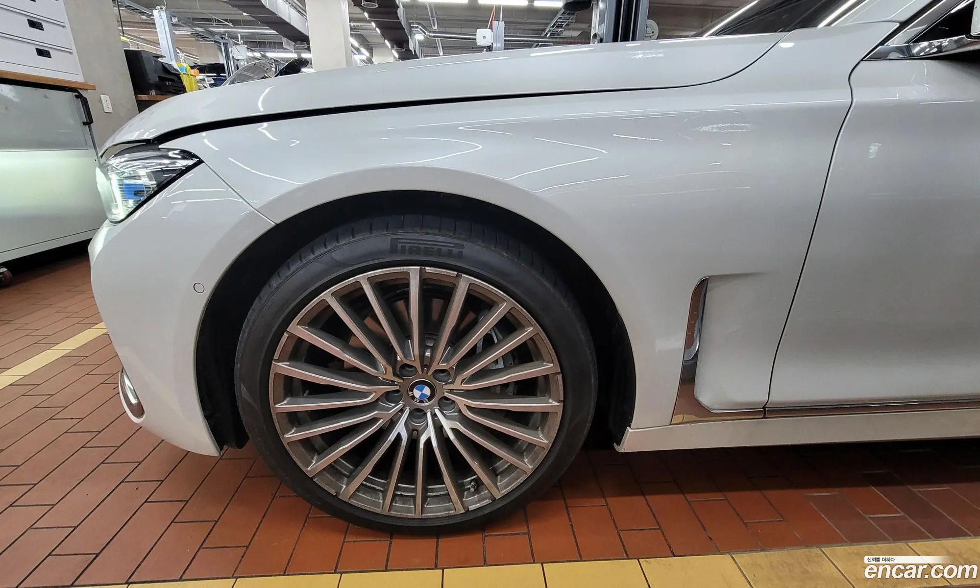 BMW 7 Series G11 740Li xDrive Design Pure Excellence - фотография 13676953