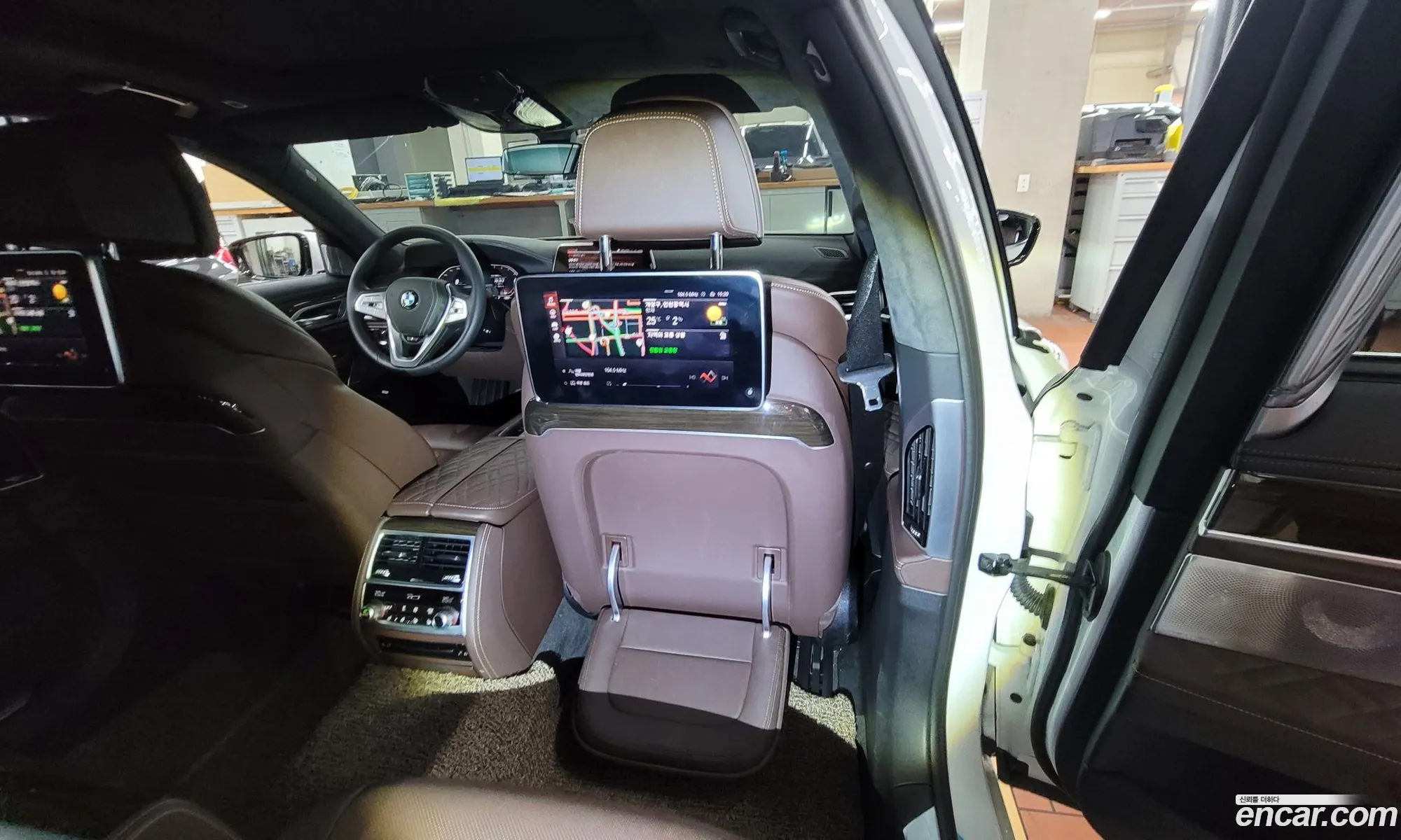 BMW 7 Series G11 740Li xDrive Design Pure Excellence - фотография 13676954