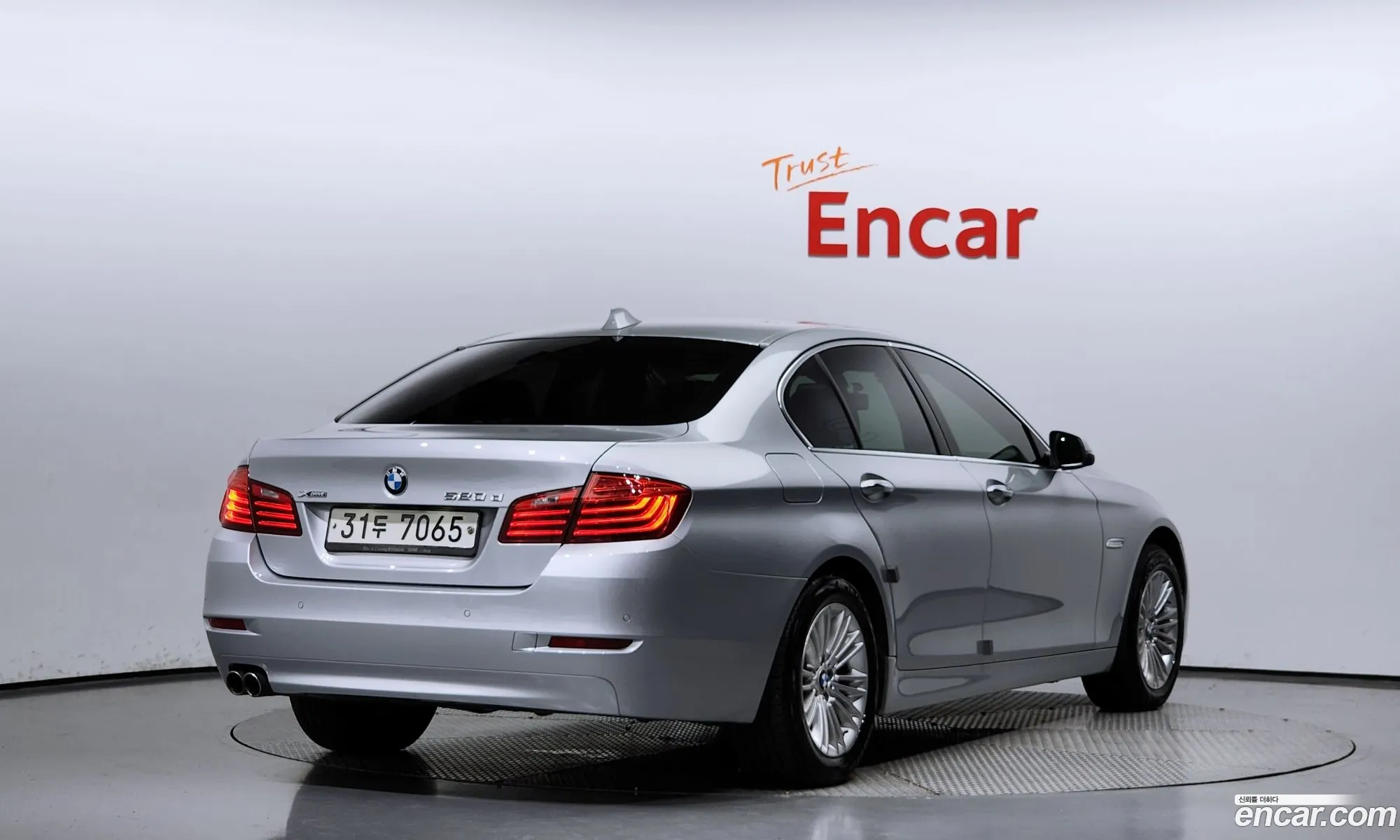 BMW 5 Series F10 520D xDrive - фотография 13968952