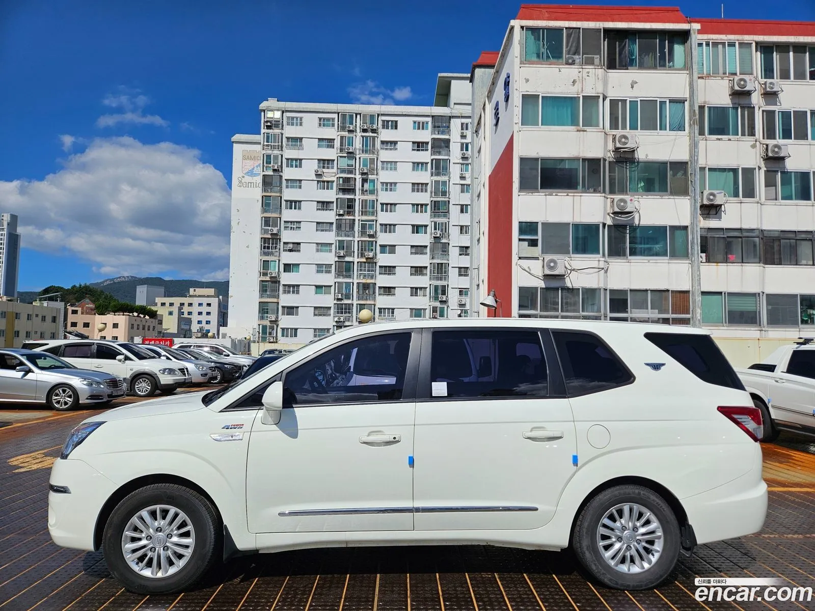 Kg Mobility Ssangyong Korando Turismo 4Wd Lt 11-Seater - фотография 7251357