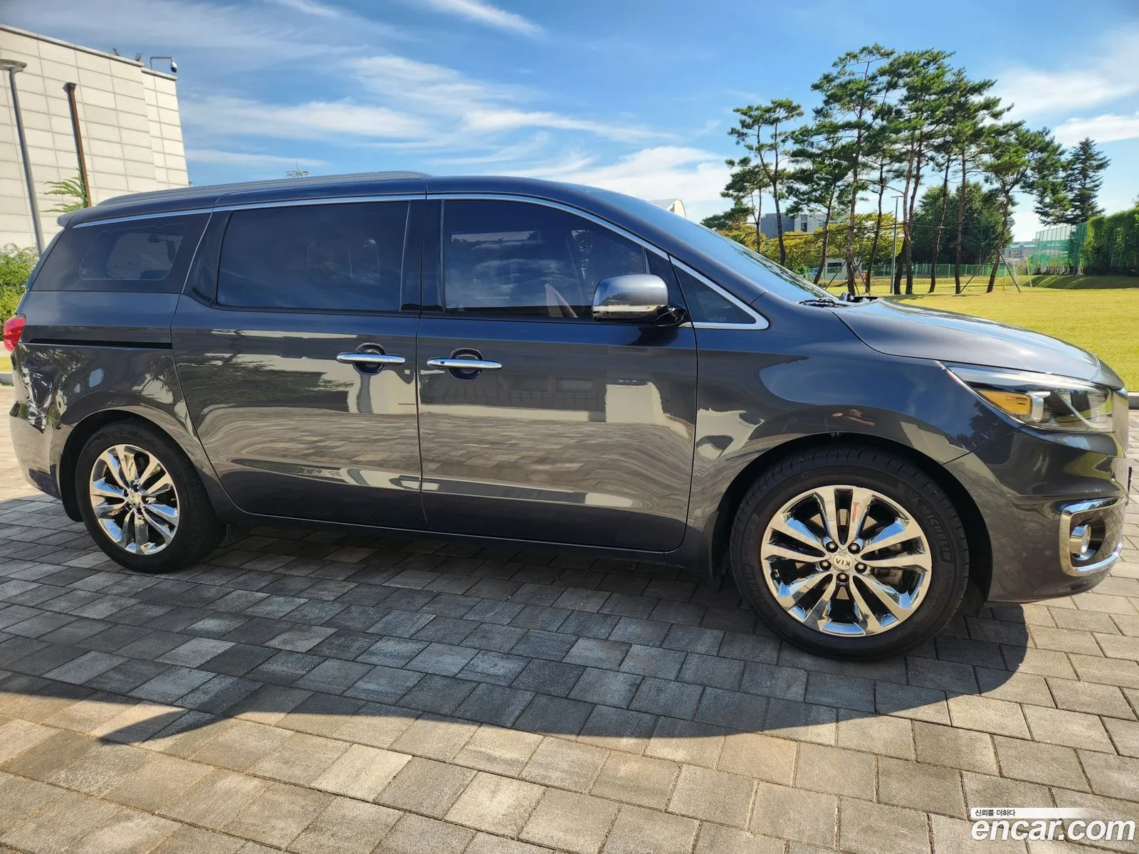 Kia All New Carnival 9-Seater Noblesse - фотография 13204669