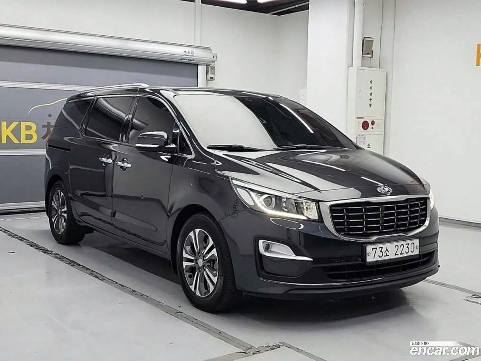 Kia The New Carnival 11-Seater Prestige - фотография 12829775